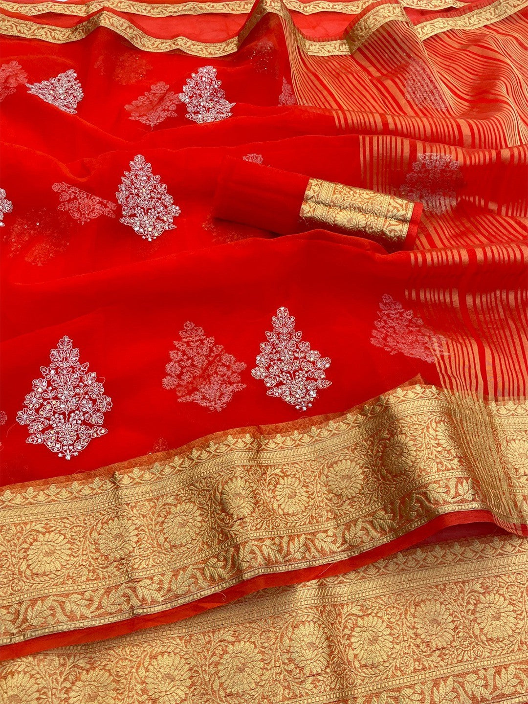 Luxurious Red Floral Sequins Embroidery Organza Saree With Intricate Weaving Jacquard Border - Image 3
