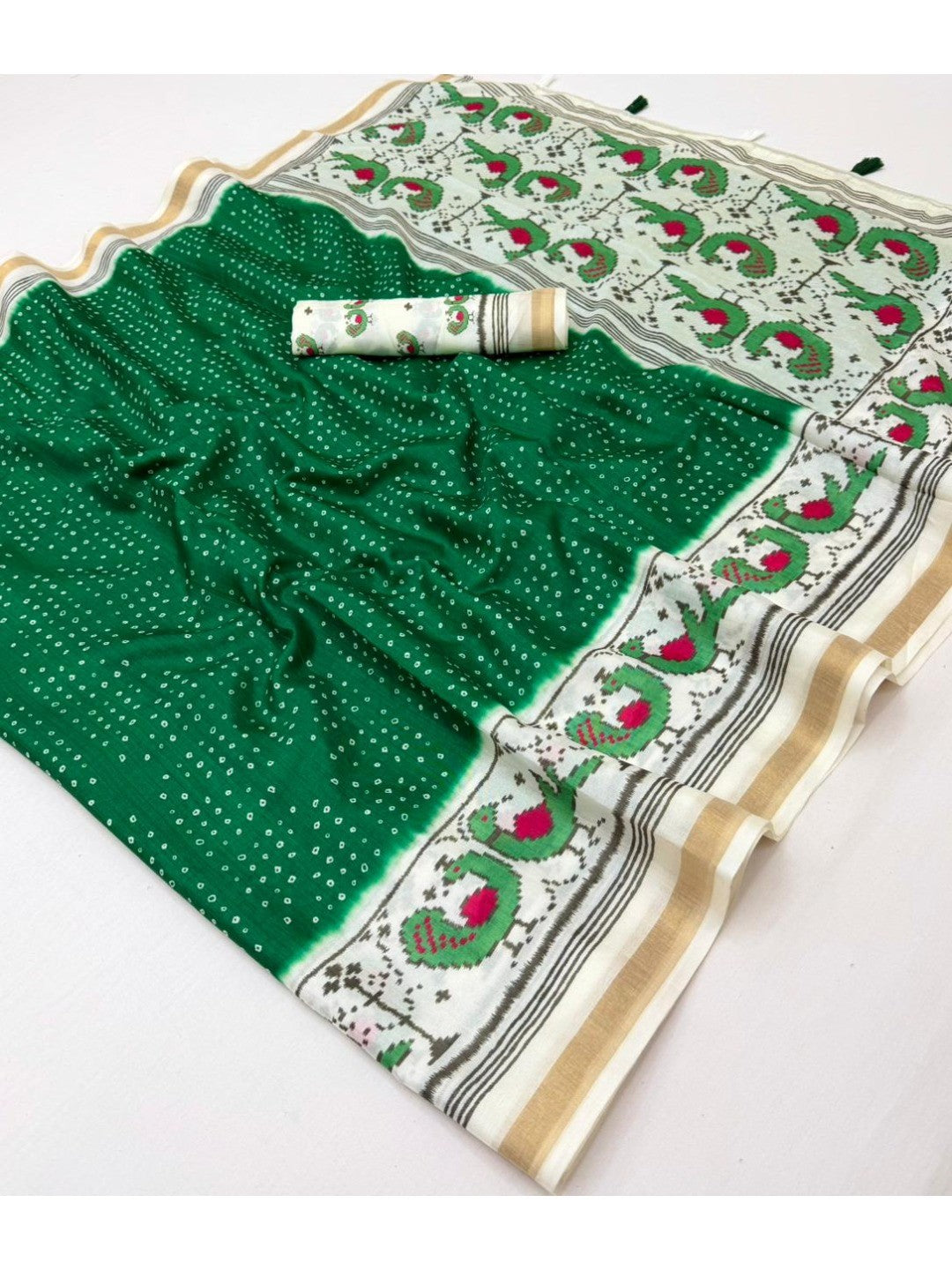 Classic Green Bandhani Printed Saree Featuring Bird Motif Pallu With Elegant Tassel Work - Image 3