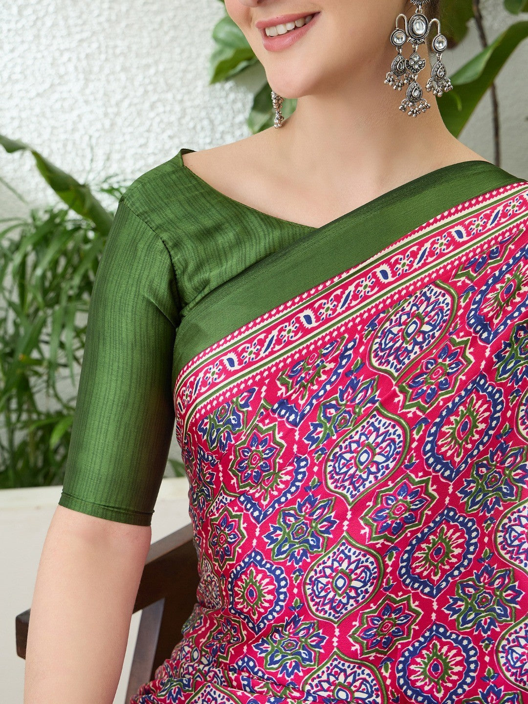 Sophisticated Pink Floral Print Satin Saree With Ethnic Latkan Pallu - Image 4