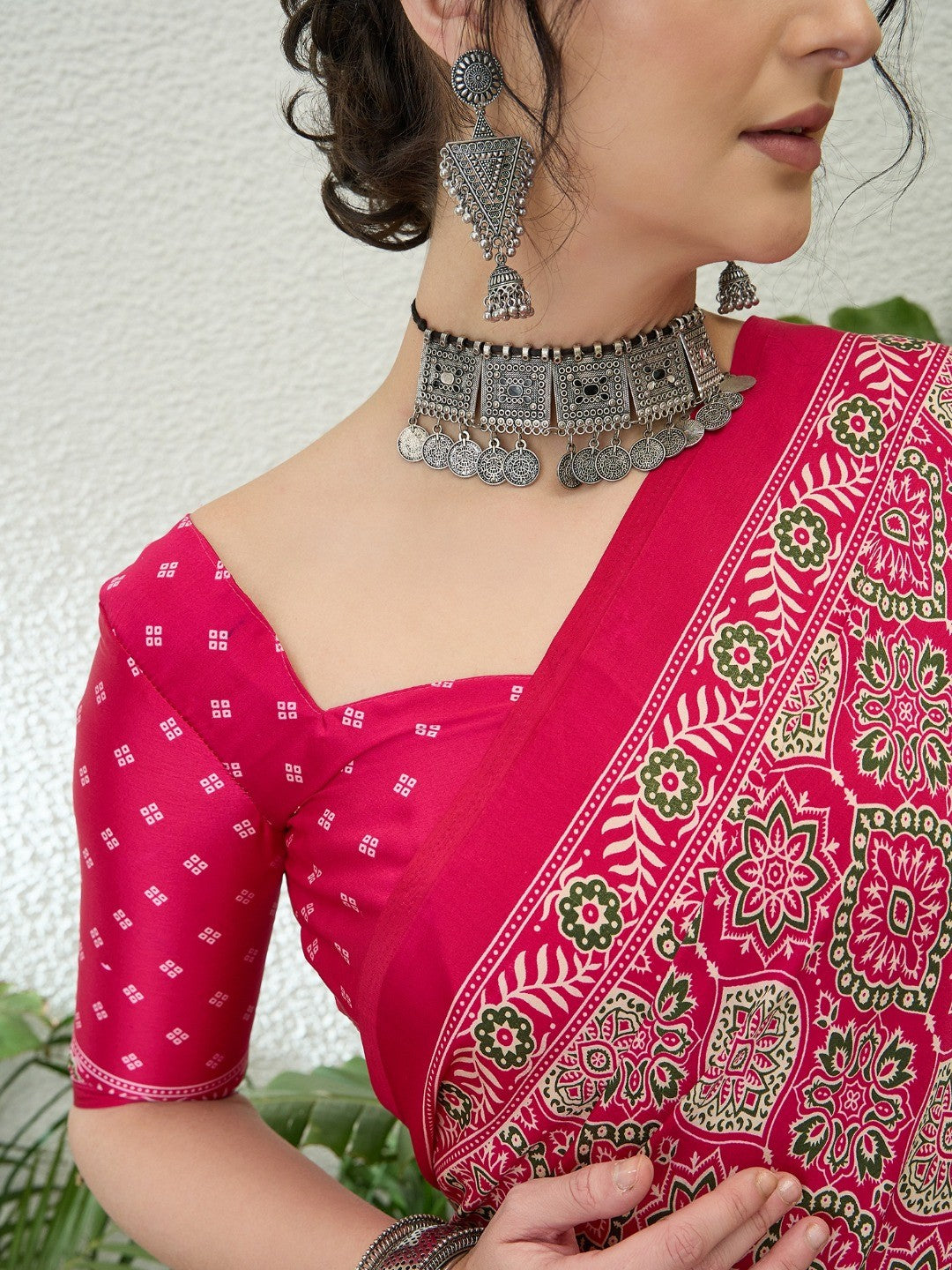 Charming Pink Floral Printed Satin Saree Beautified With Decorative Latkan Pallu - Image 3