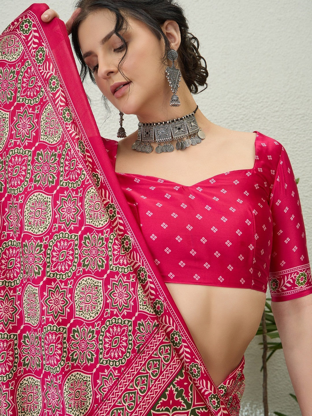 Charming Pink Floral Printed Satin Saree Beautified With Decorative Latkan Pallu - Image 5