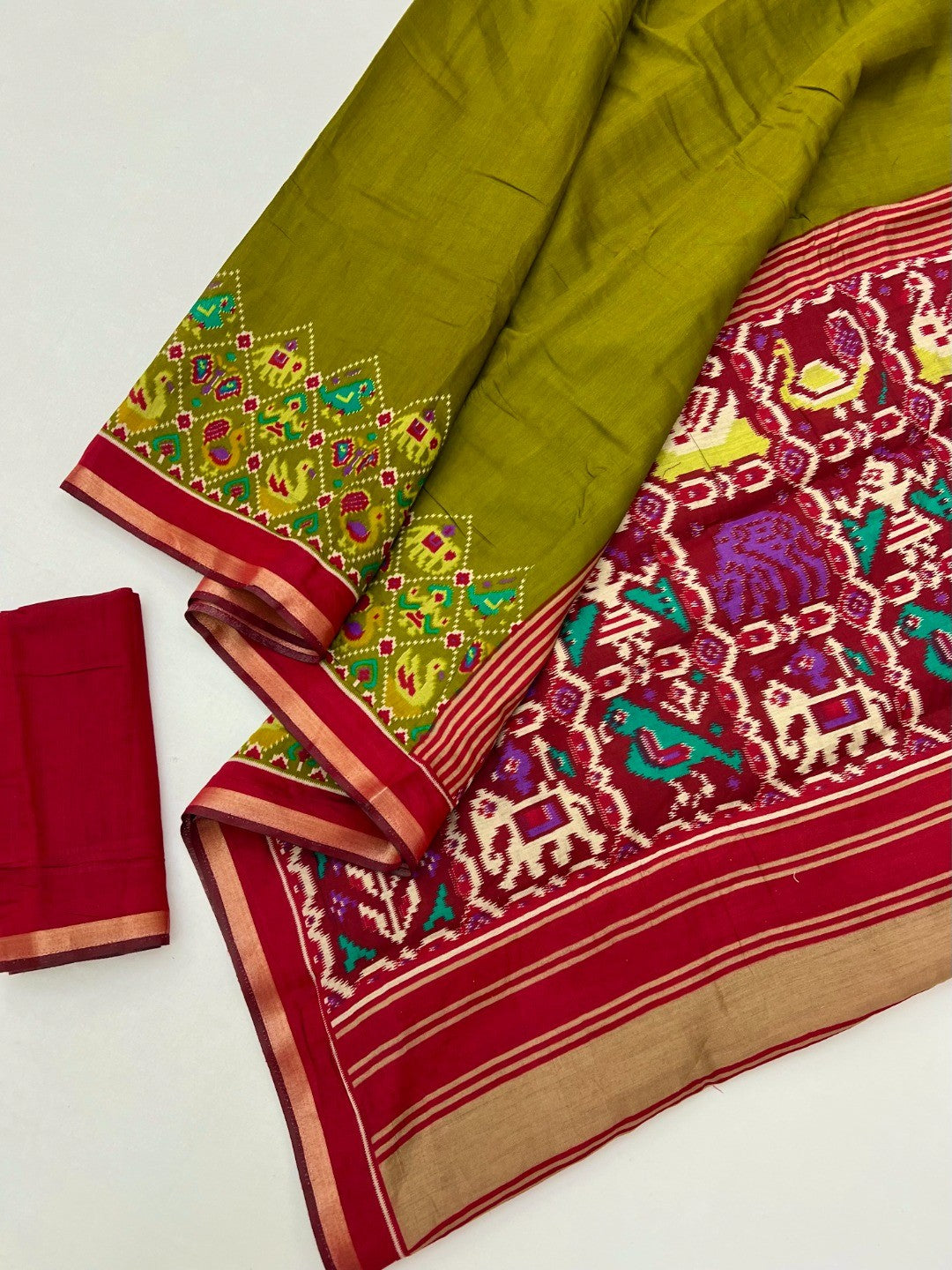 Green Viscose Saree with Ikkat Printed Border and Graceful Feminine Appeal - Image 3