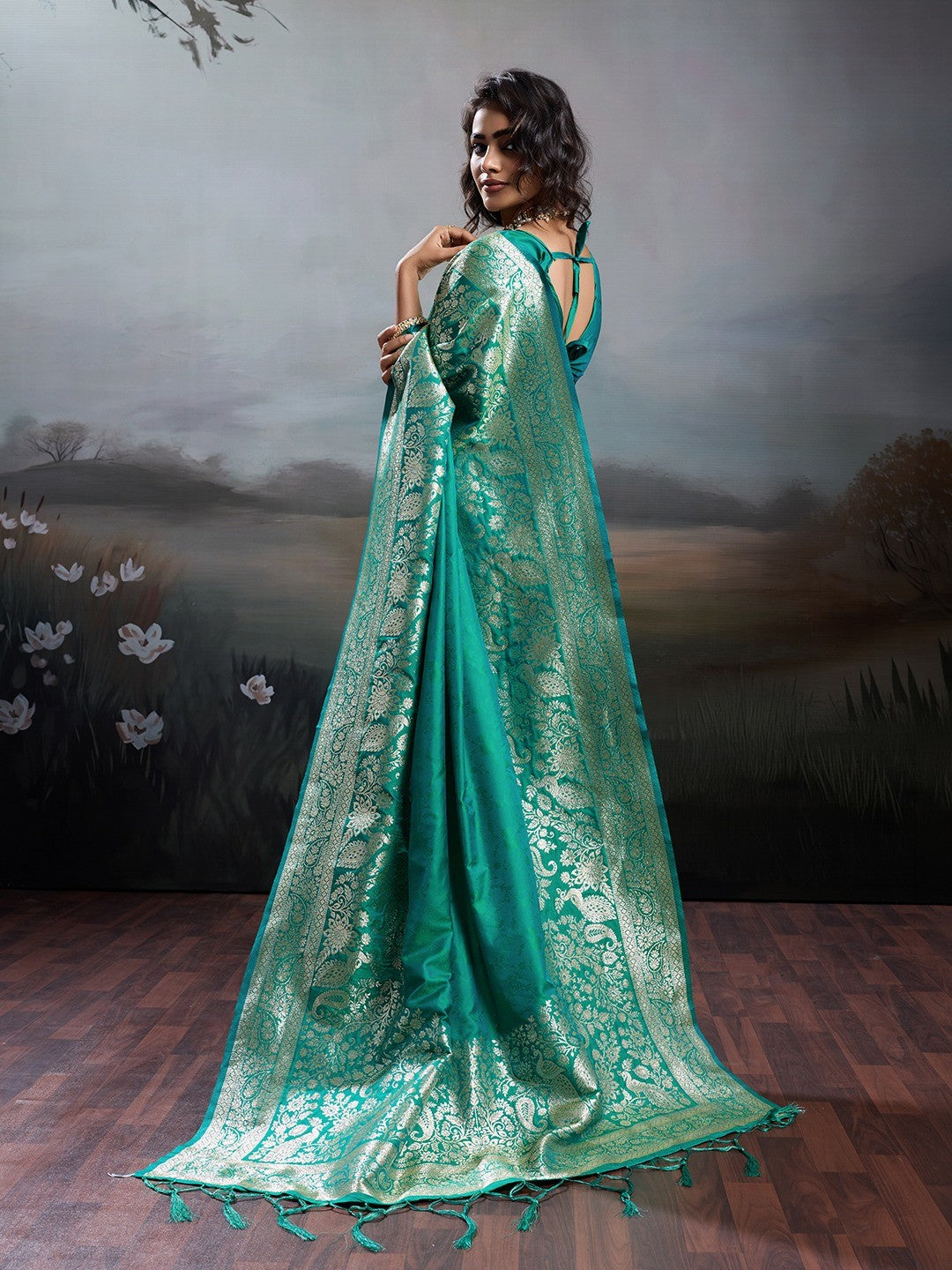 Rich Rama Green Floral & Peacock Motif Weaving Silk Blend Saree With Decorative Tassel Pallu - Image 3