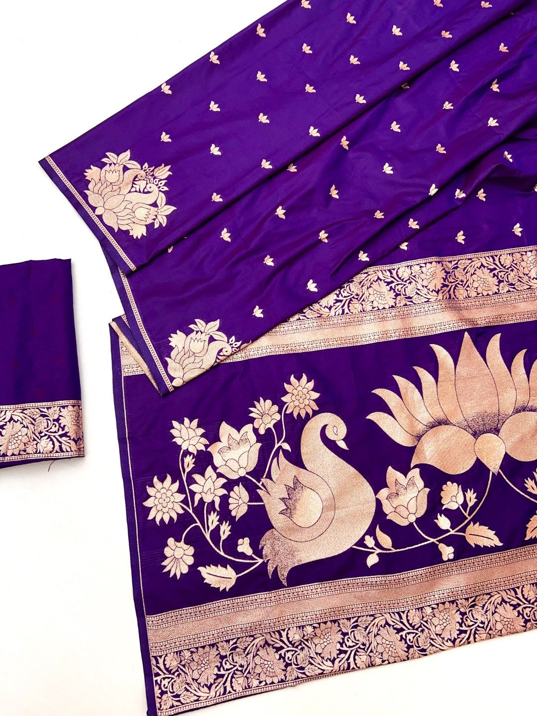 Graceful Violet Lotus Design Art Silk Saree Adorned With Rich Zari Weaving Work - Image 2