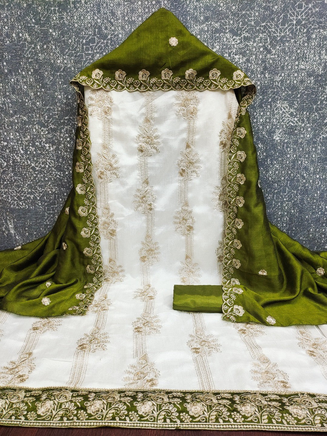 Elegant White Vichitra Silk Dress Material with Embroidery & Green Dupatta - Image 4