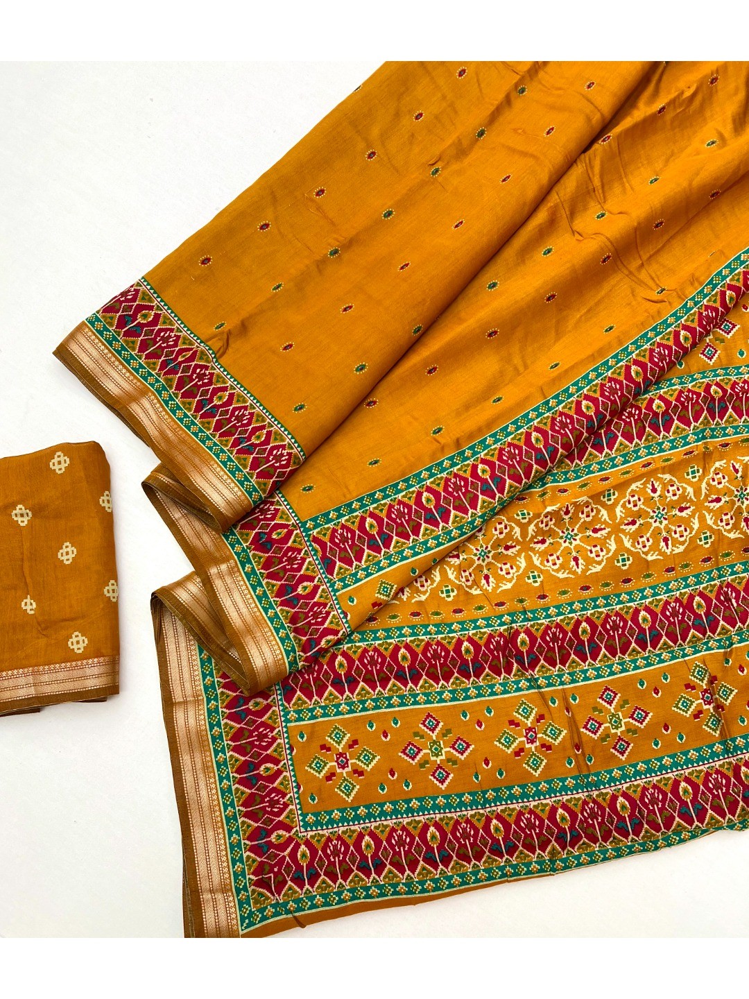 Stunning Mustard Viscose Saree with Patola Print Border & Graceful Look - Image 3