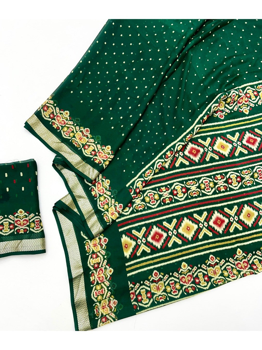 Elegant Green Georgette Saree with Viscose Border and Traditional Print - Image 2