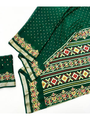 Elegant Green Georgette Saree with Viscose Border and Traditional Print - Image 2