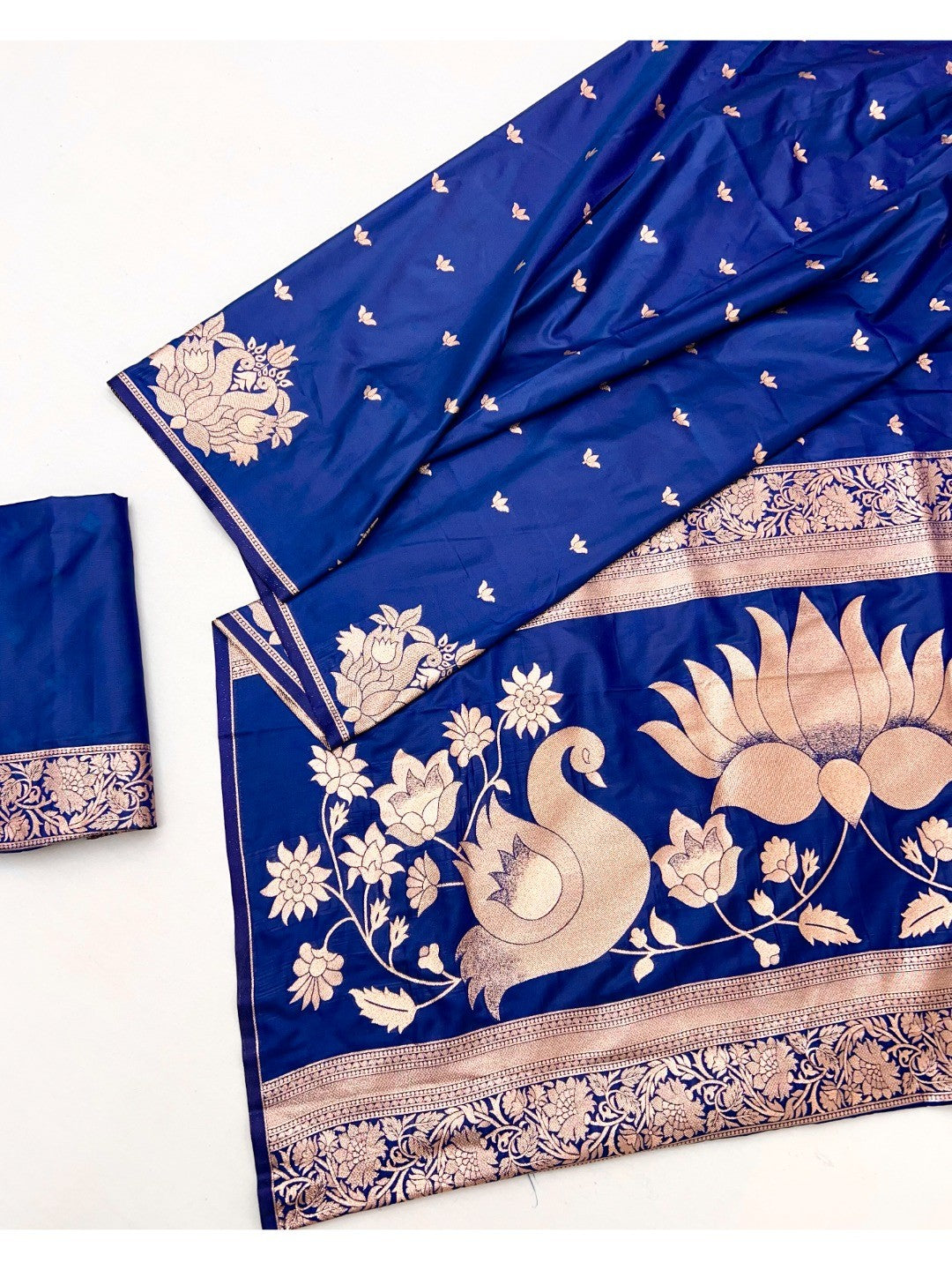 Graceful Blue Lotus Design Art Silk Saree Adorned With Rich Zari Weaving Work - Image 2