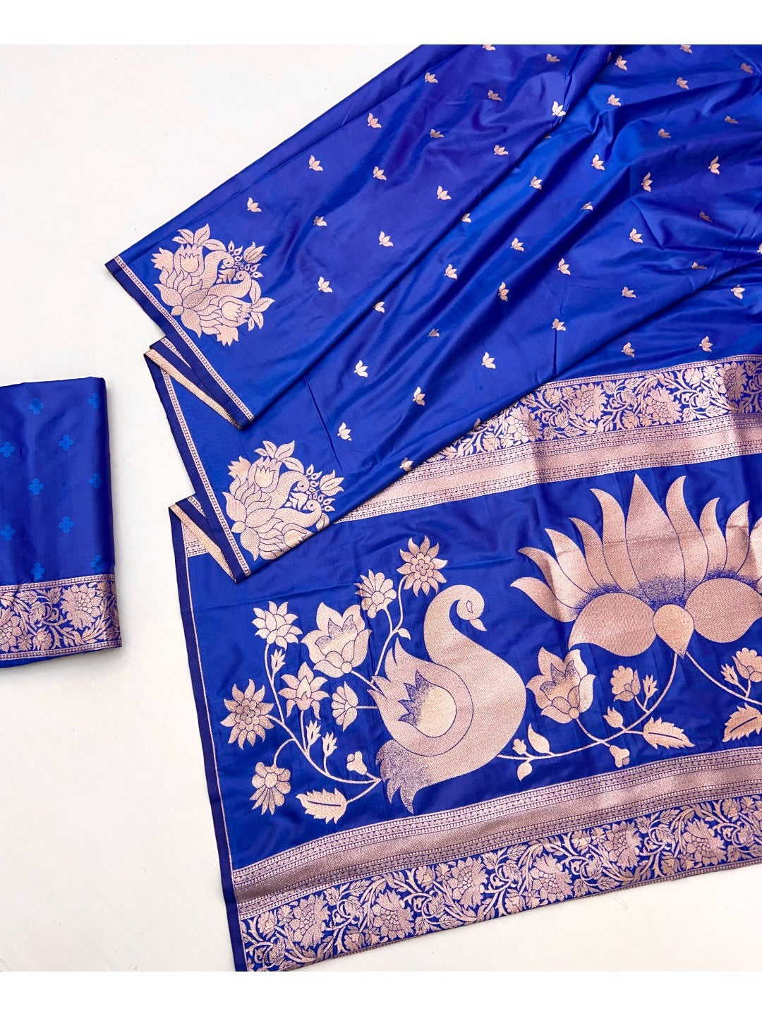 Graceful Royal Blue Lotus Design Art Silk Saree Adorned With Rich Zari Weaving Work - Image 2