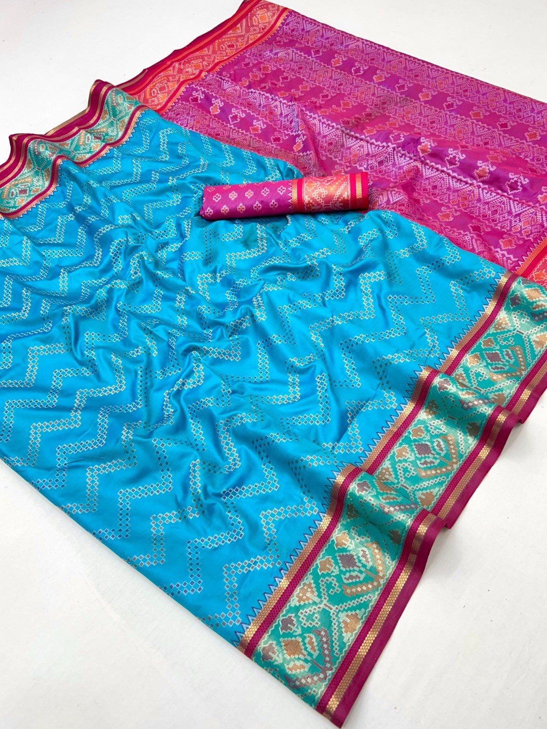 Elegant Blue Art Silk Saree with Zig-Zag Print and Pink Border - Image 2