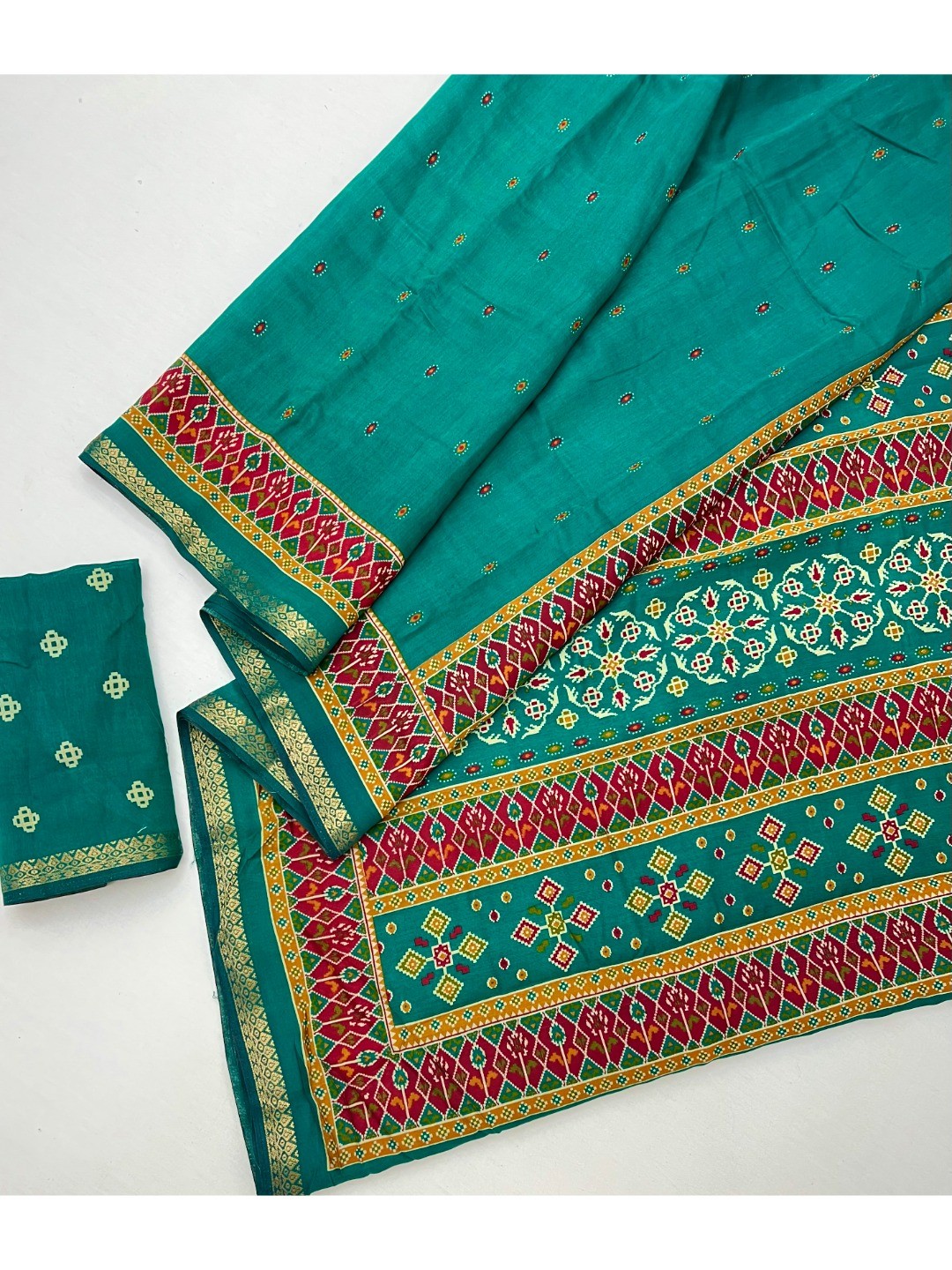 Stunning Teal Viscose Saree with Patola Print Border & Graceful Look - Image 2