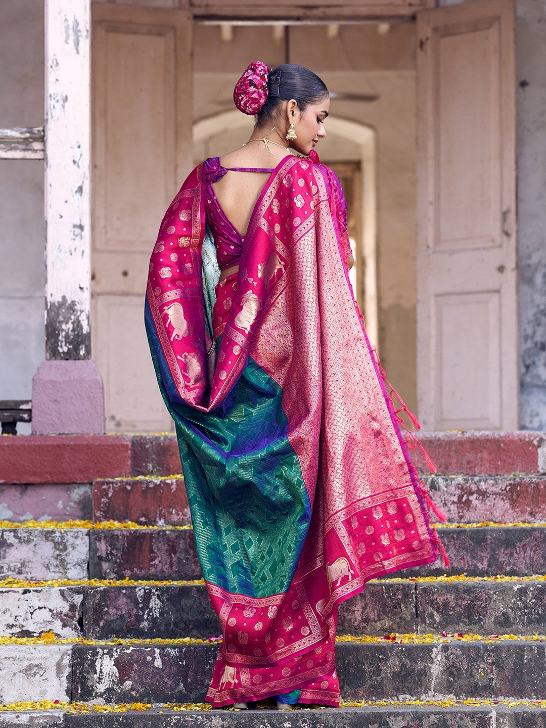 Premium Teal Green Geometric & Animal Motif Weaving Saree With Decorative Tassel Pallu - Image 4