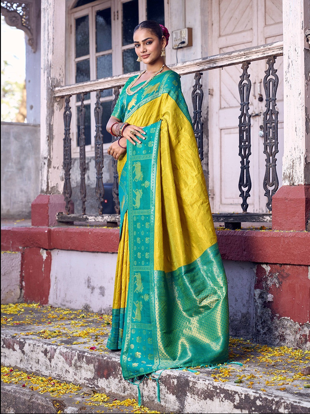 Premium Lemon Yellow Geometric & Animal Motif Weaving Saree With Decorative Tassel Pallu - Image 4