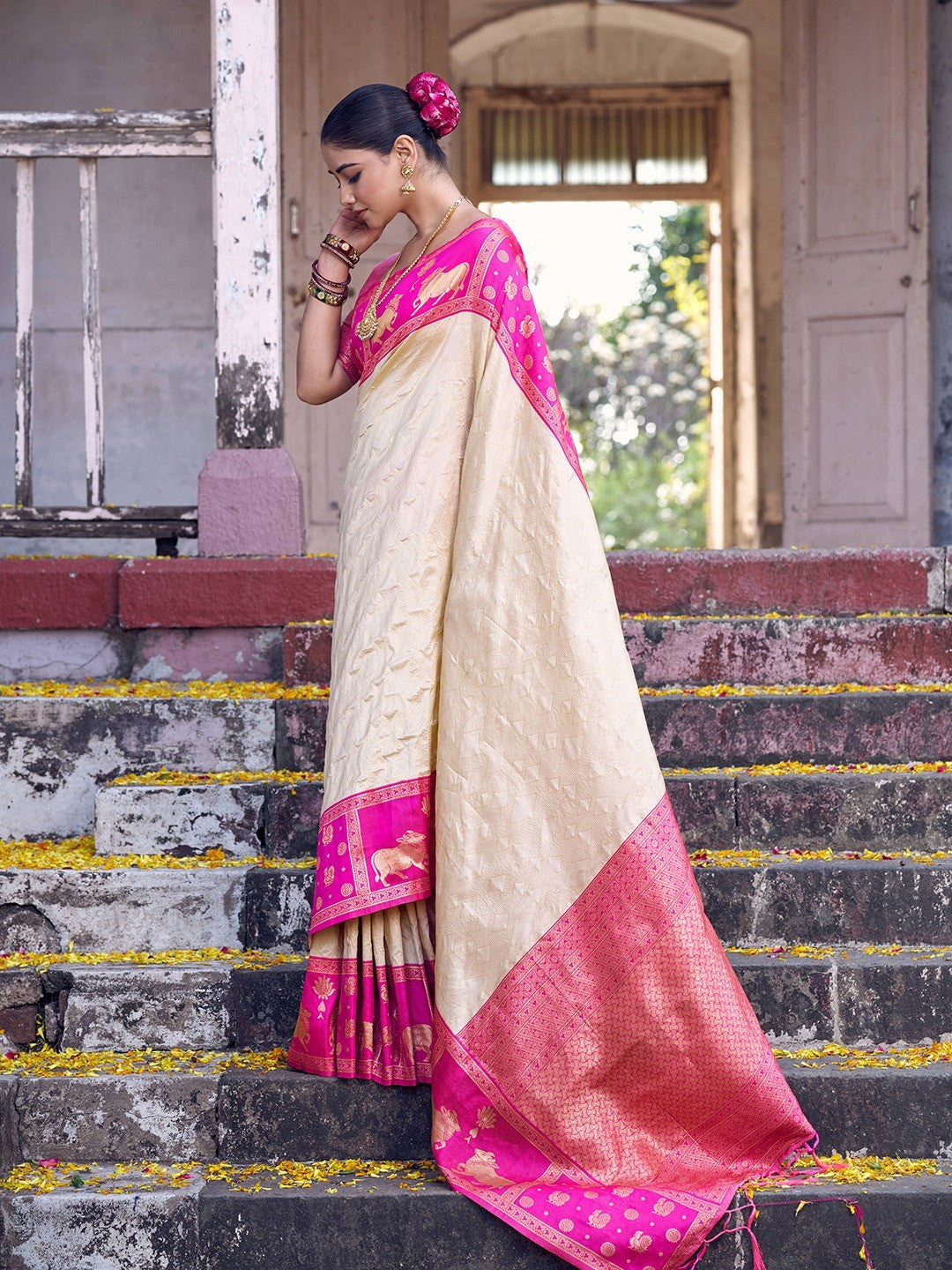 Premium Cream Geometric & Animal Motif Weaving Saree With Decorative Tassel Pallu - Image 6