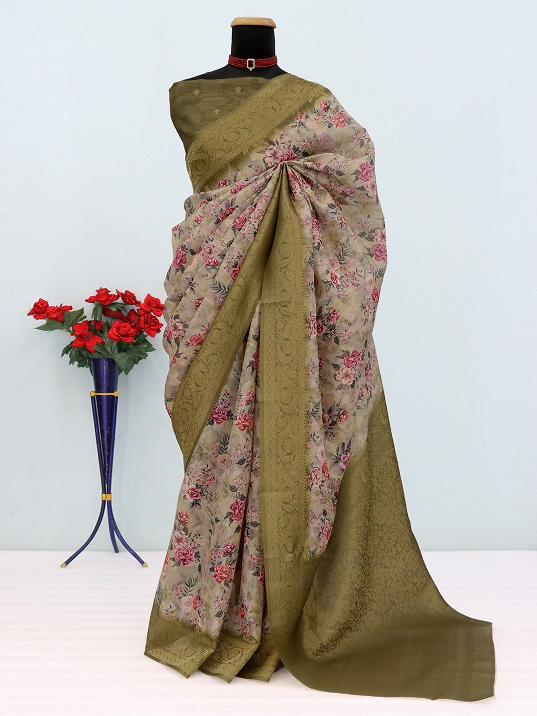Graceful Beige Floral Digital Printed Burbury Silk Blend Saree With Jacquard Weaving Border & Pallu - Image 4