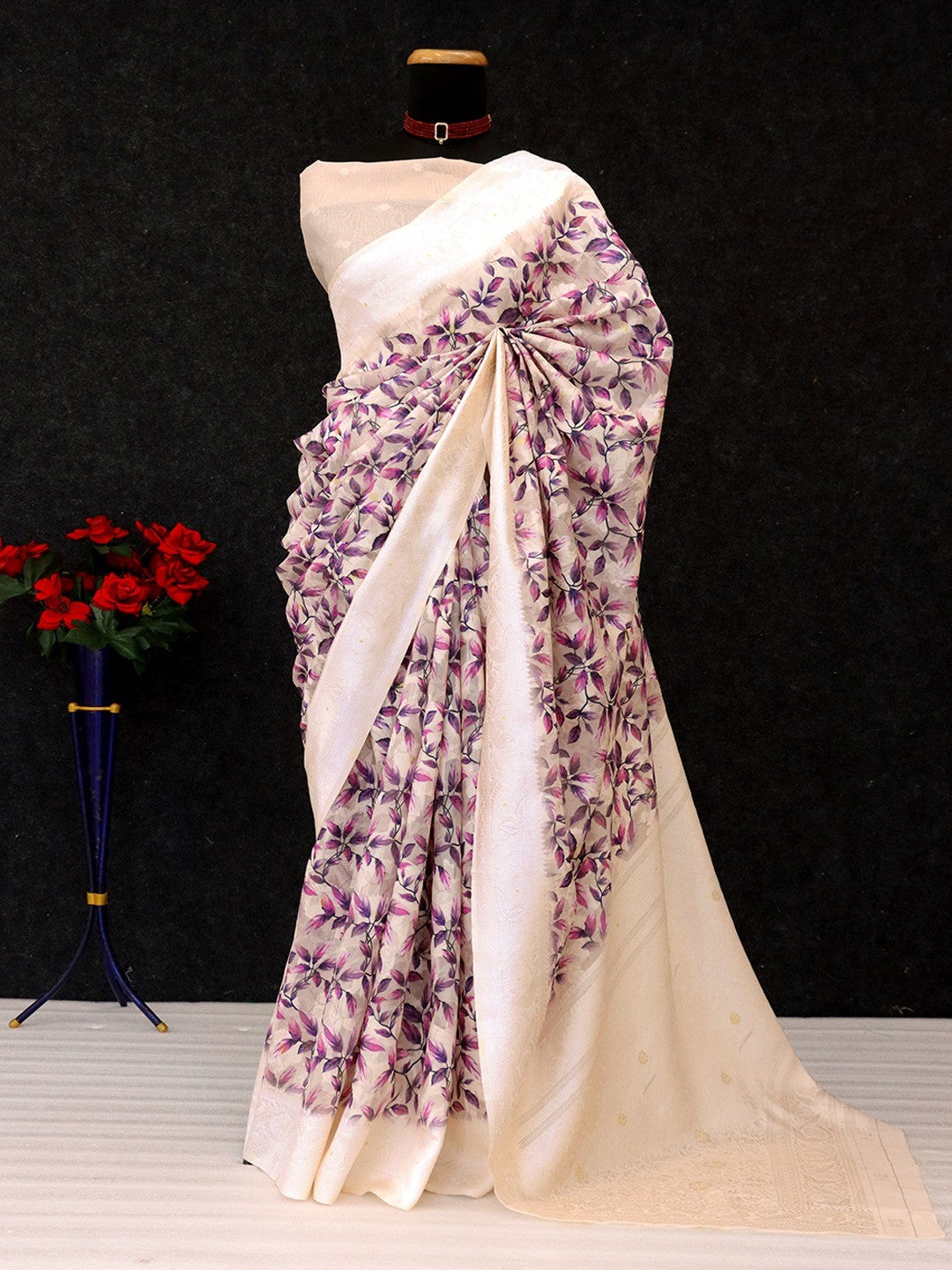 Cream Leaf Digital Print Silk Blend Lucknowi Saree With Jacquard Woven Border & Rich Pallu - Image 4