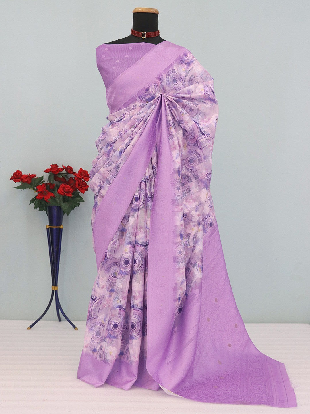 Lavender Digital Print Silk Blend Lucknowi Saree With Jacquard Woven Border & Rich Pallu - Image 4
