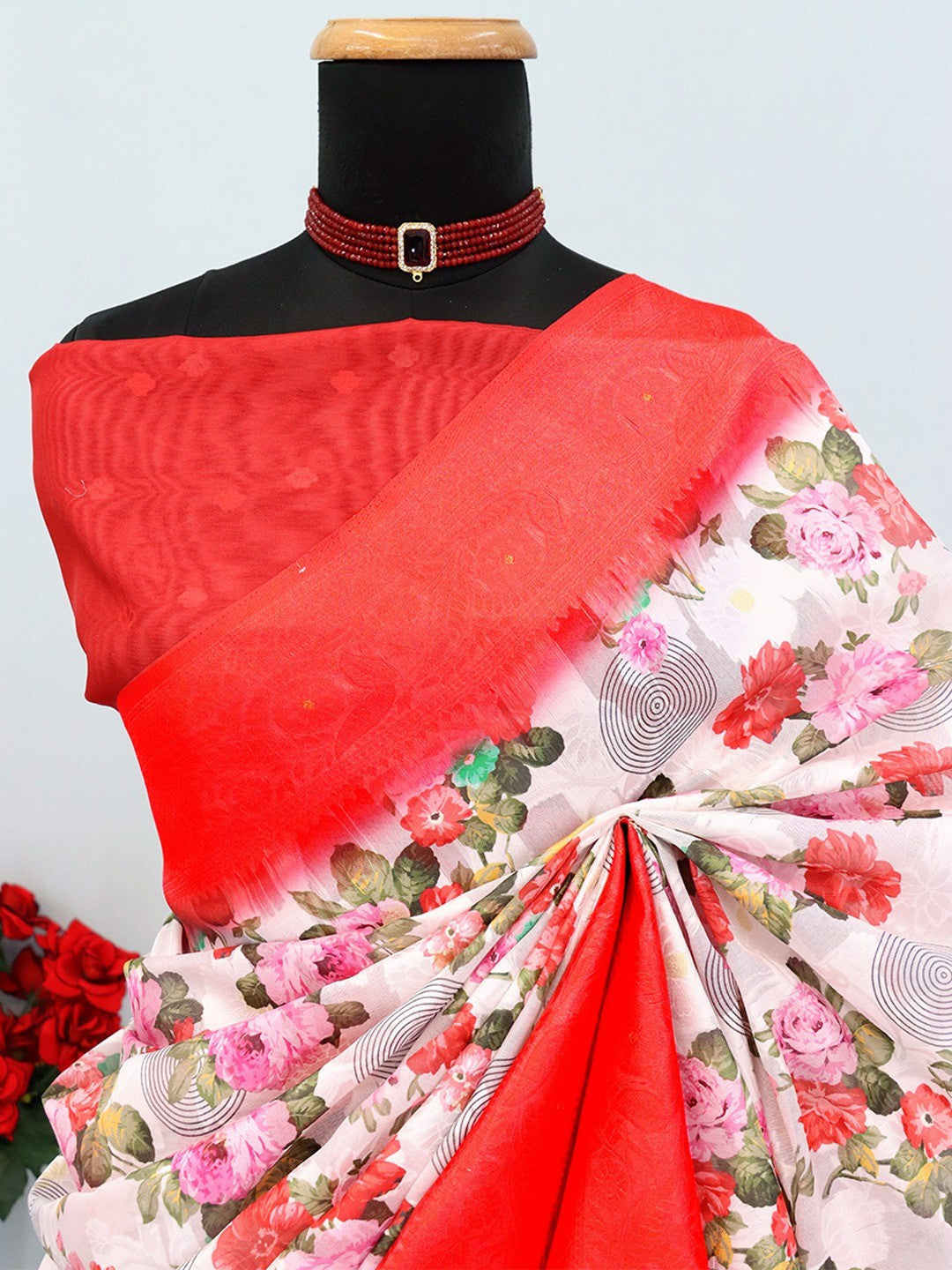 White & Red Floral Digital Print Silk Blend Lucknowi Saree With Jacquard Woven Border & Rich Pallu - Image 3