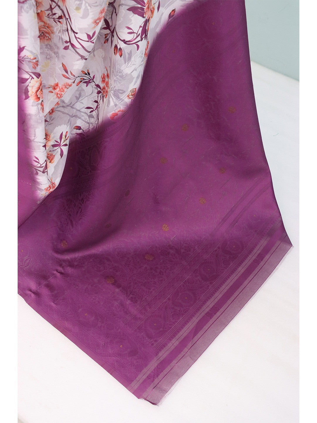 White & Wine Floral Leaf Digital Print Silk Blend Lucknowi Saree With Jacquard Woven Border & Rich Pallu - Image 2