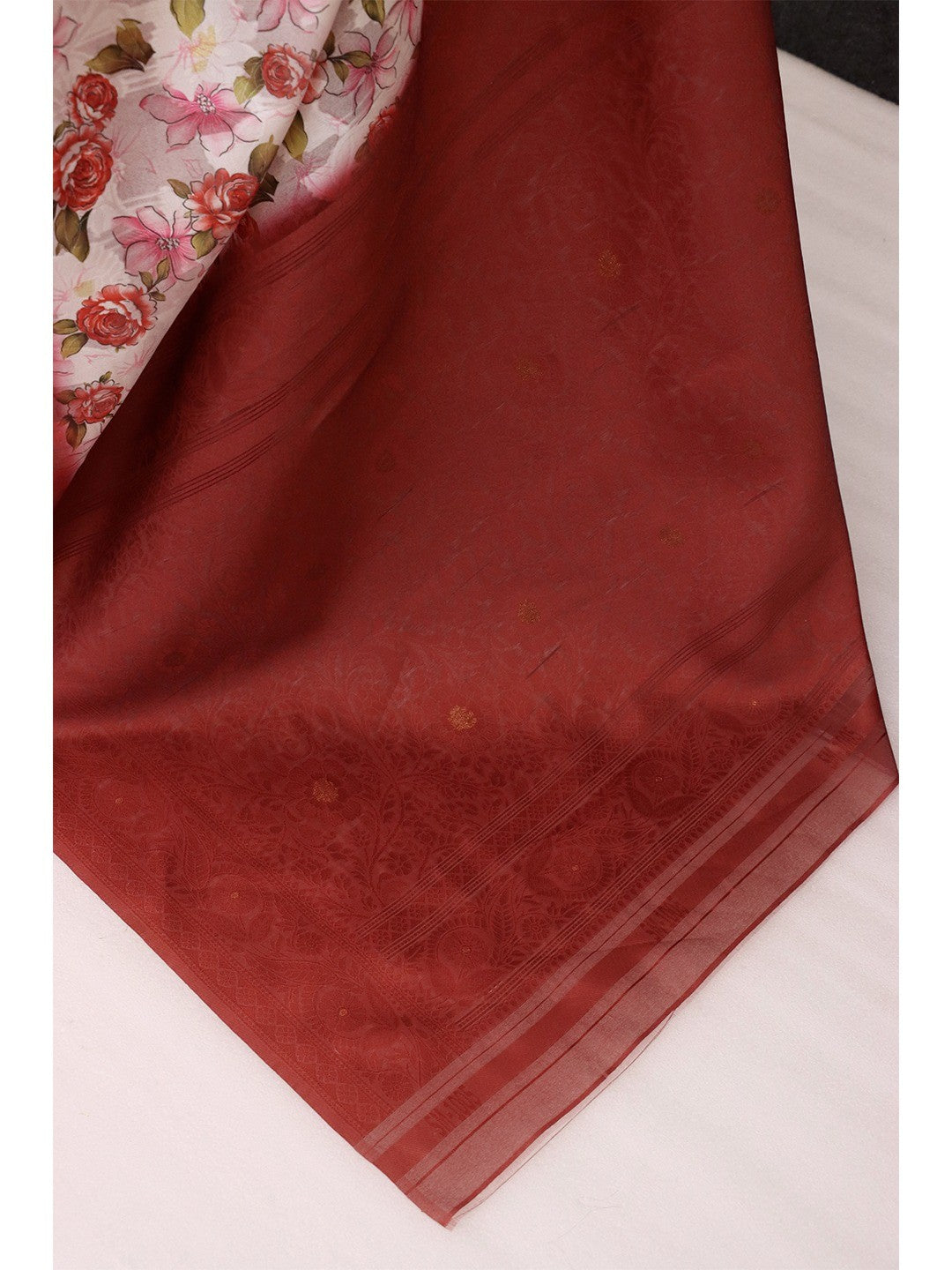 White & Maroon Floral Digital Printed Silk Blend Lucknowi Saree With Jacquard Woven Border & Pallu - Image 2
