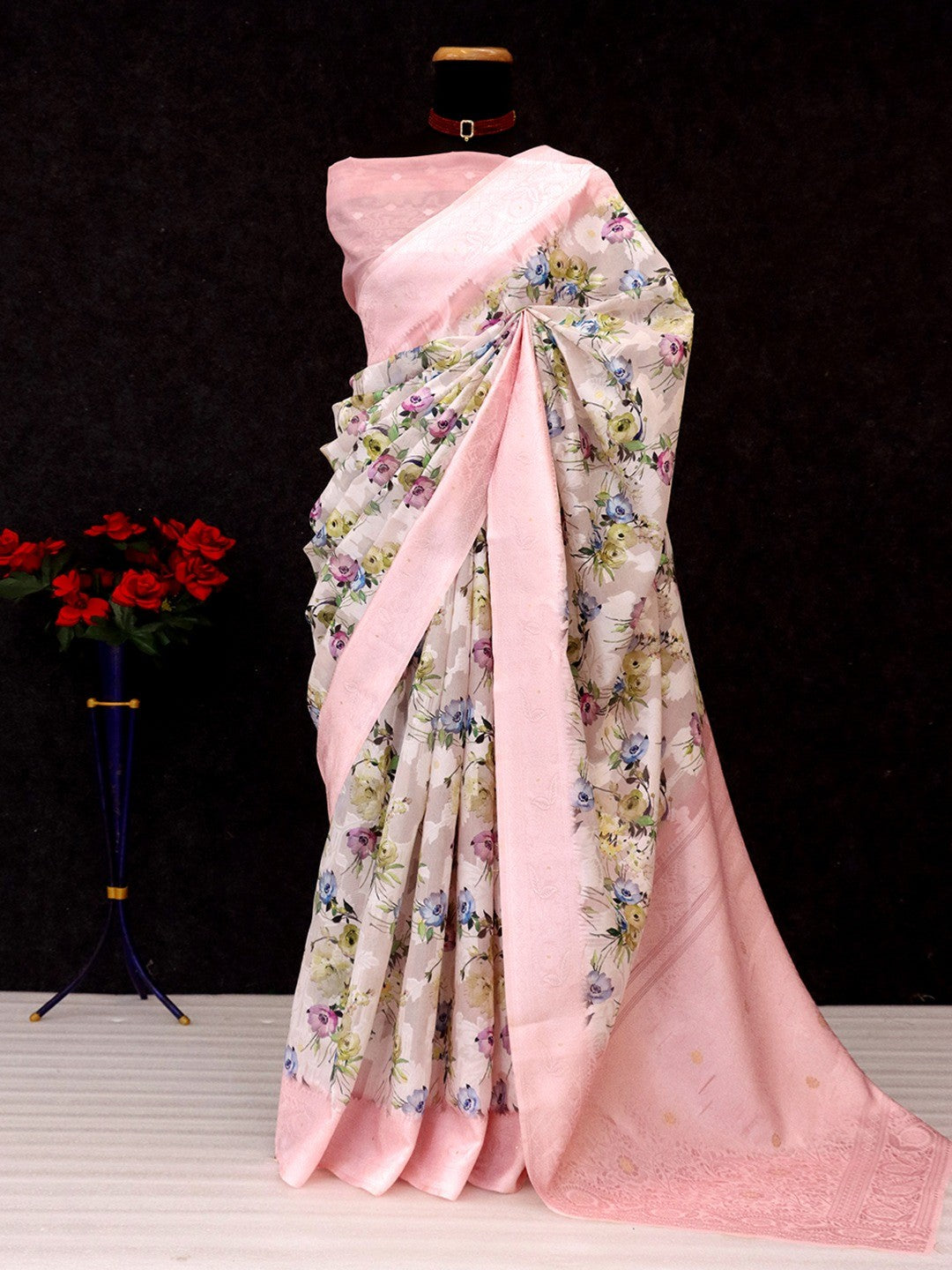 Offwhite & Pink Floral Digital Printed Silk Blend Lucknowi Saree With Jacquard Woven Border & Pallu - Image 4