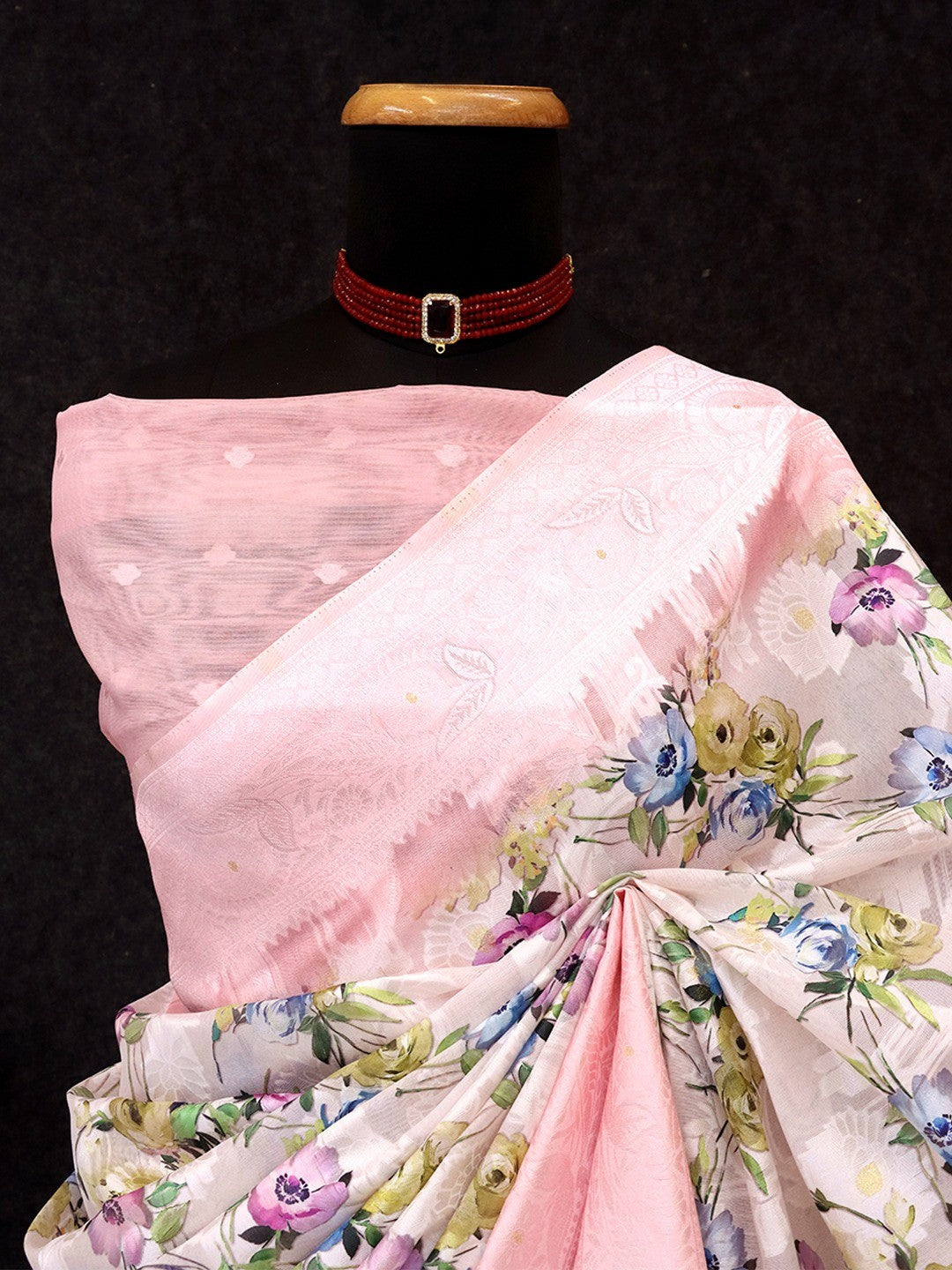 Offwhite & Pink Floral Digital Printed Silk Blend Lucknowi Saree With Jacquard Woven Border & Pallu - Image 3