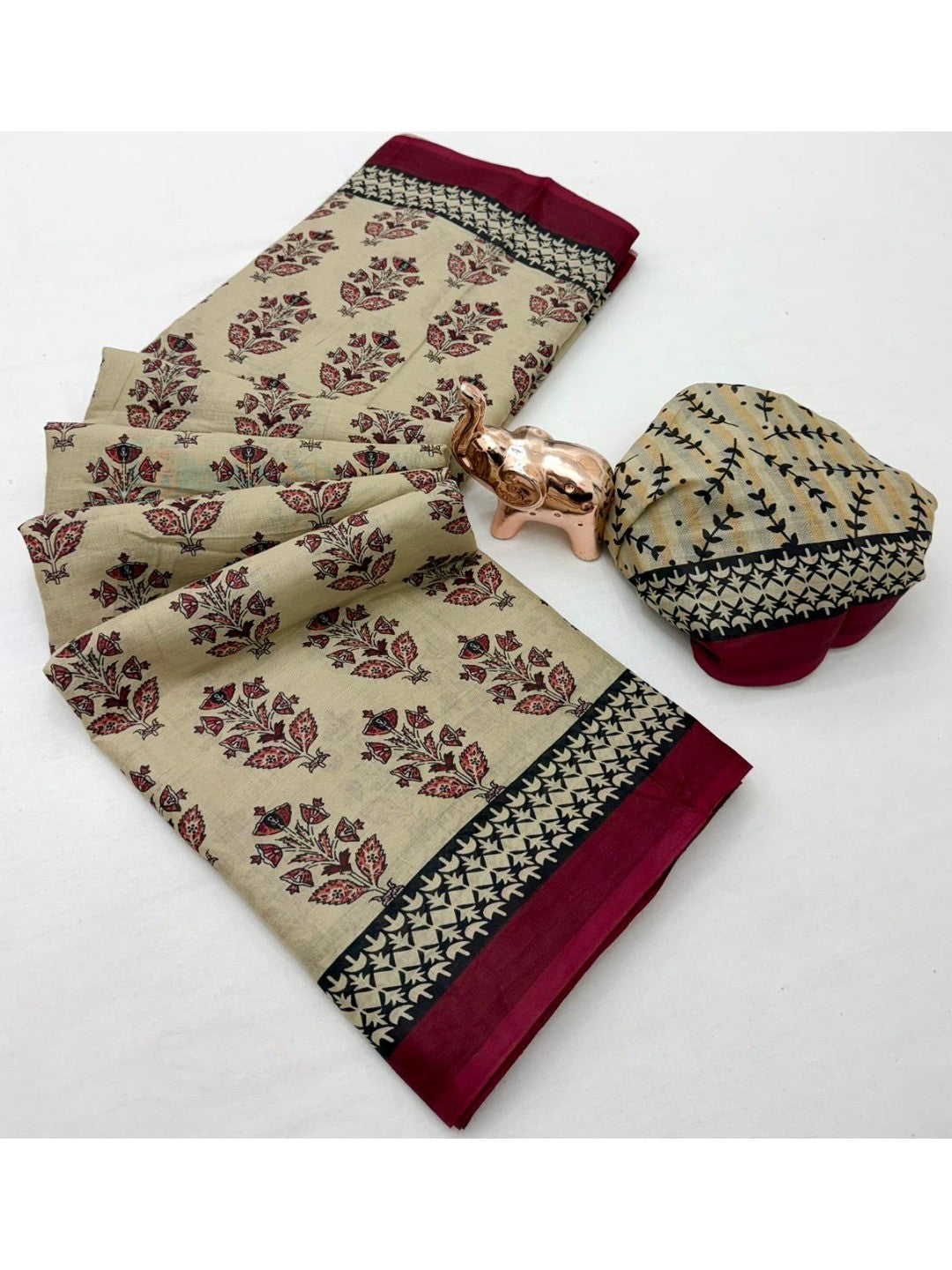 Subtle Beige & Maroon Floral Printed Mulmul Cotton Saree With Delicate Print Work - Image 3