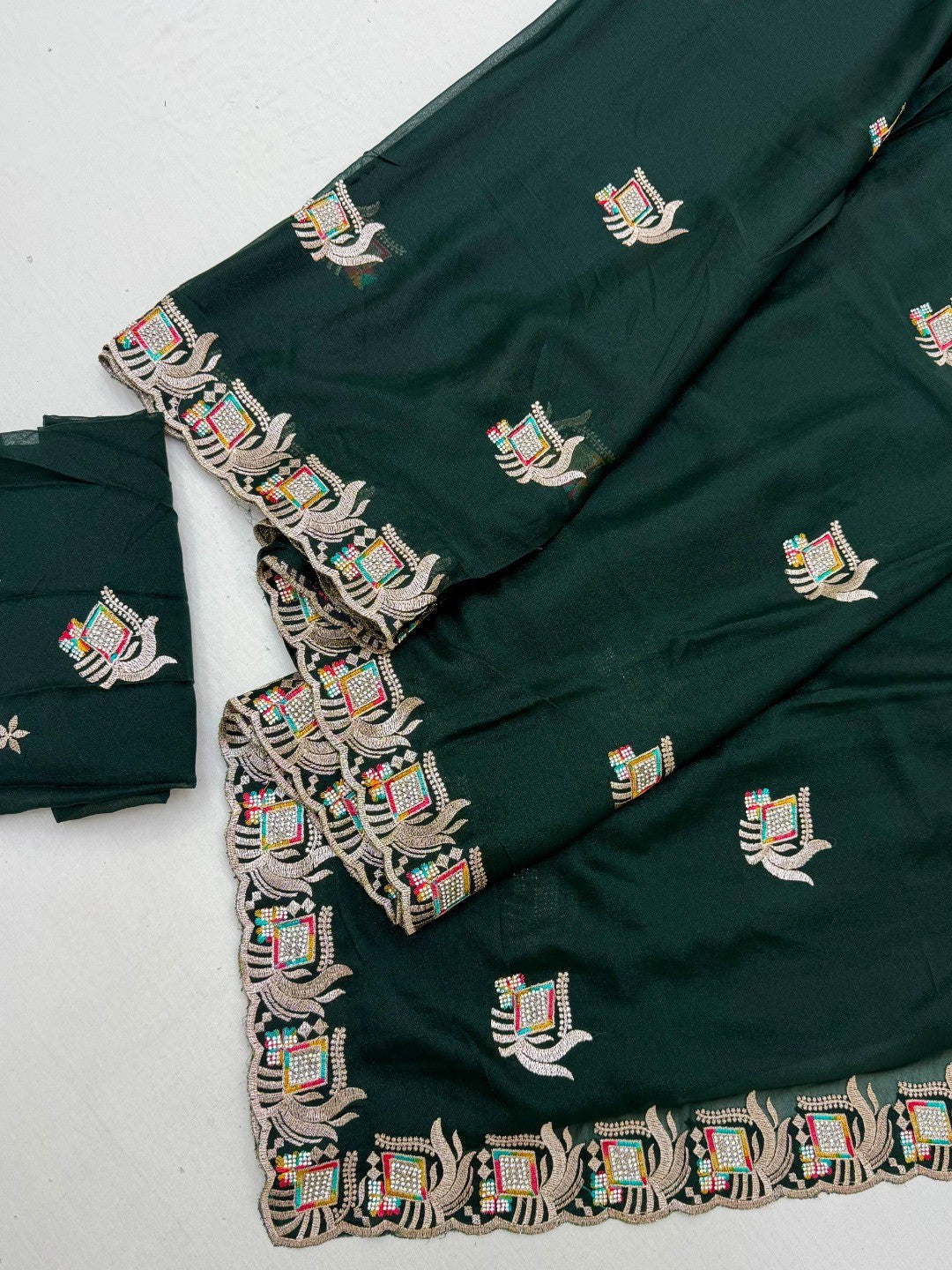 Elegant Green Georgette Saree with Embroidered Motifs Border - Image 3