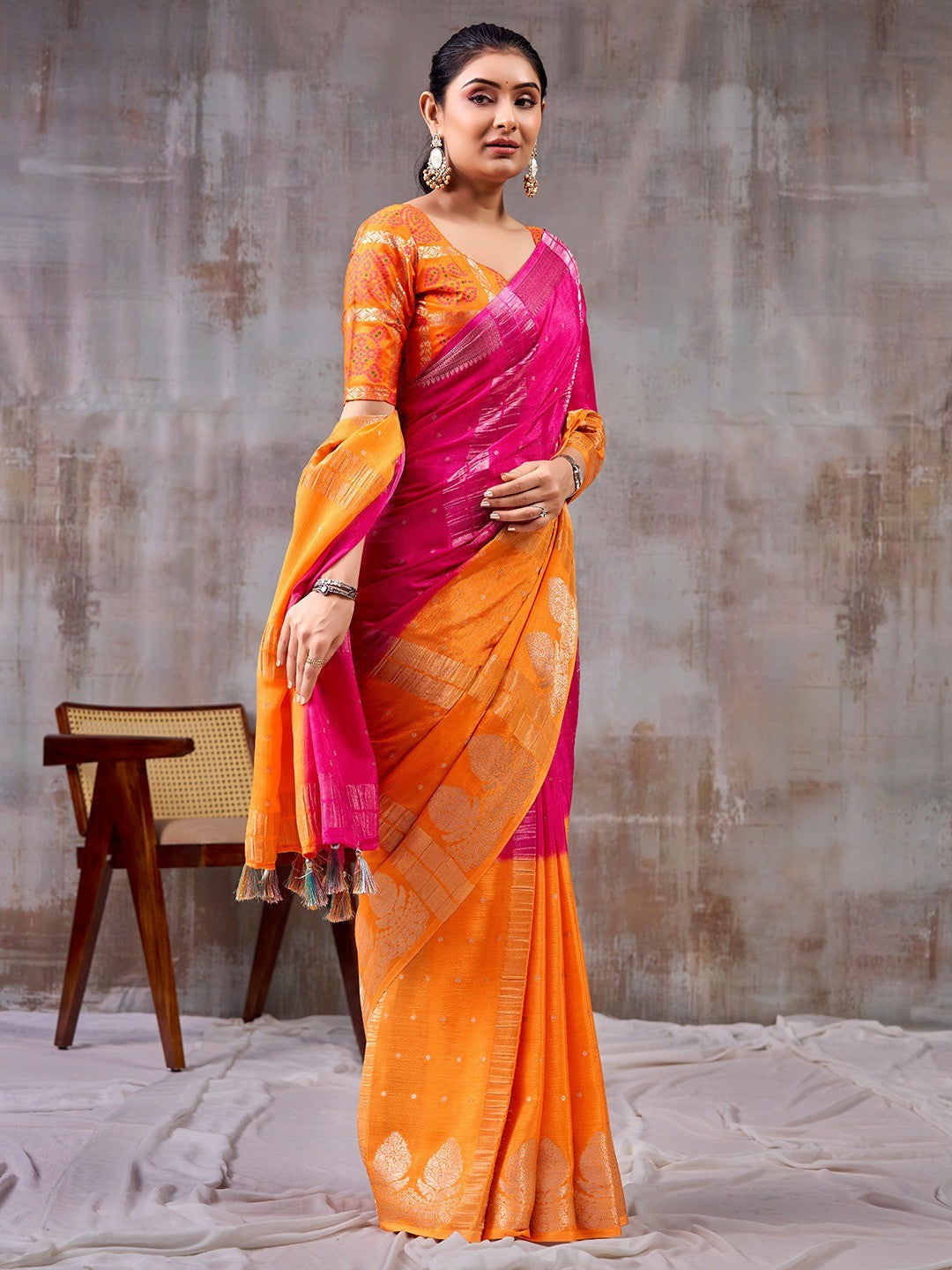 Classic Pink And Orange Floral Weaving Jacquard Chinon Half & Half Saree With Timeless Charm - Image 4