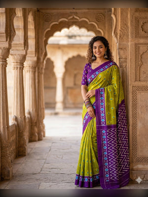 Trendy Green Ikkat Print Mulmul Cotton Saree With Stylish Zig Zag Pattern Pallu - Image 1