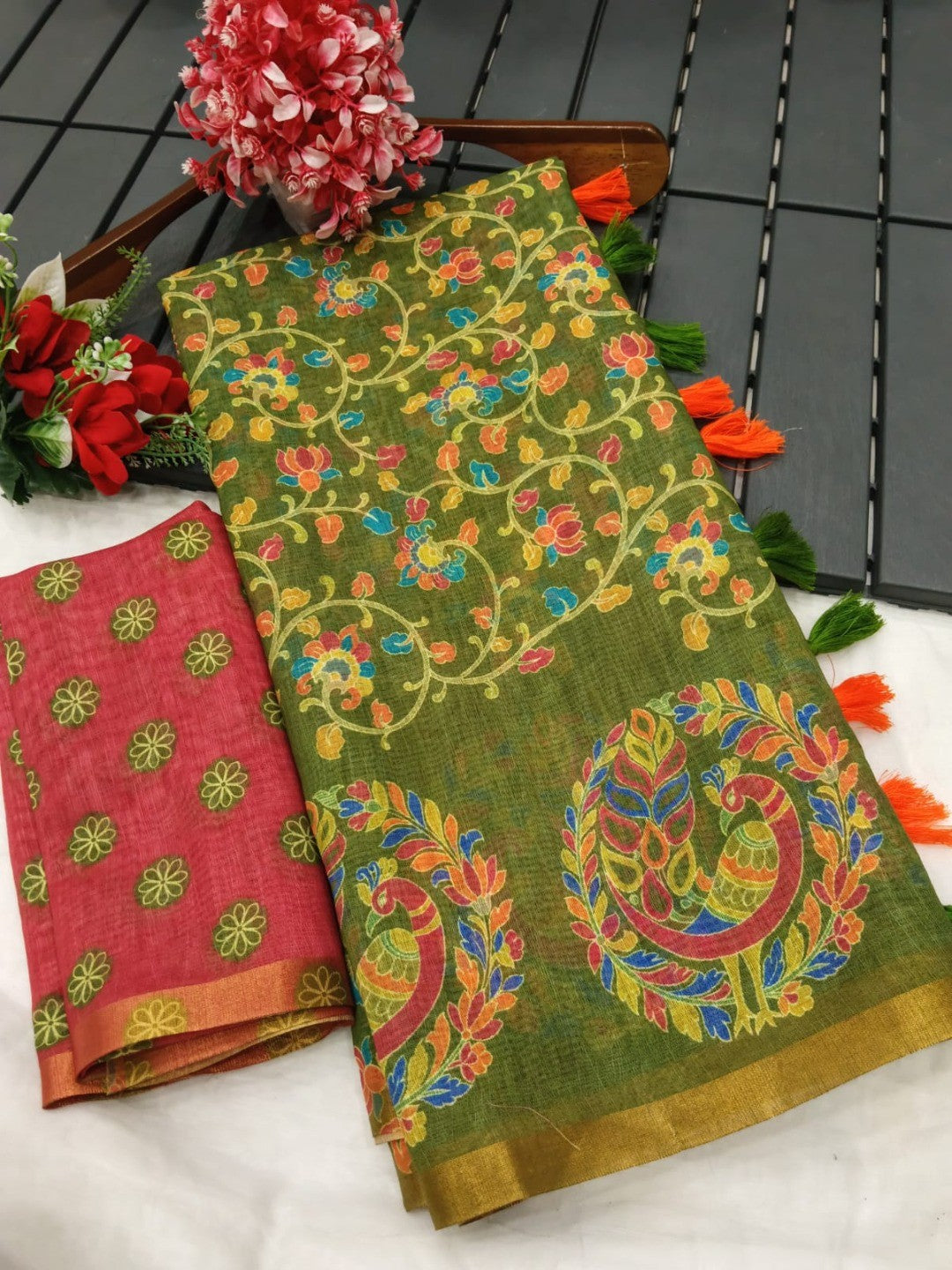 Graceful Green Linen Saree with Ethnic Printed Border Design - Image 5