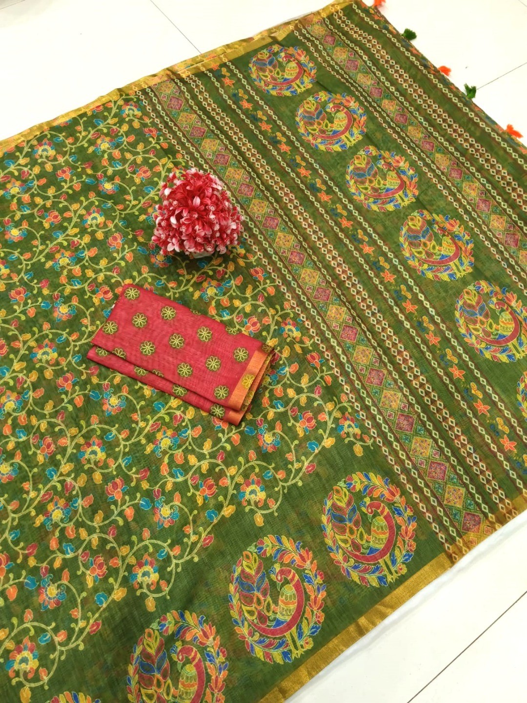 Graceful Green Linen Saree with Ethnic Printed Border Design - Image 6