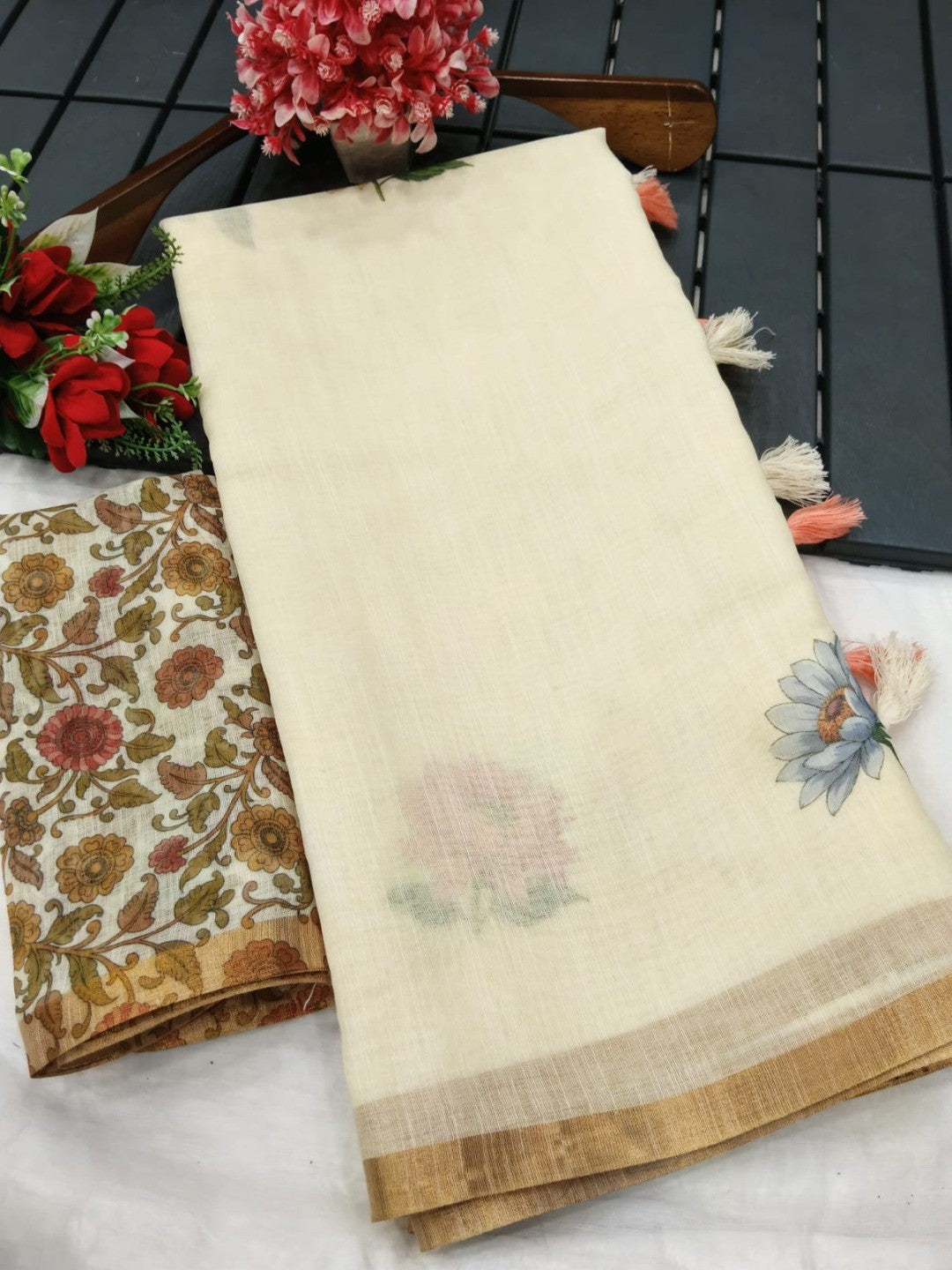 Elegant Cream Linen Saree with Floral Print and Golden Border - Image 4