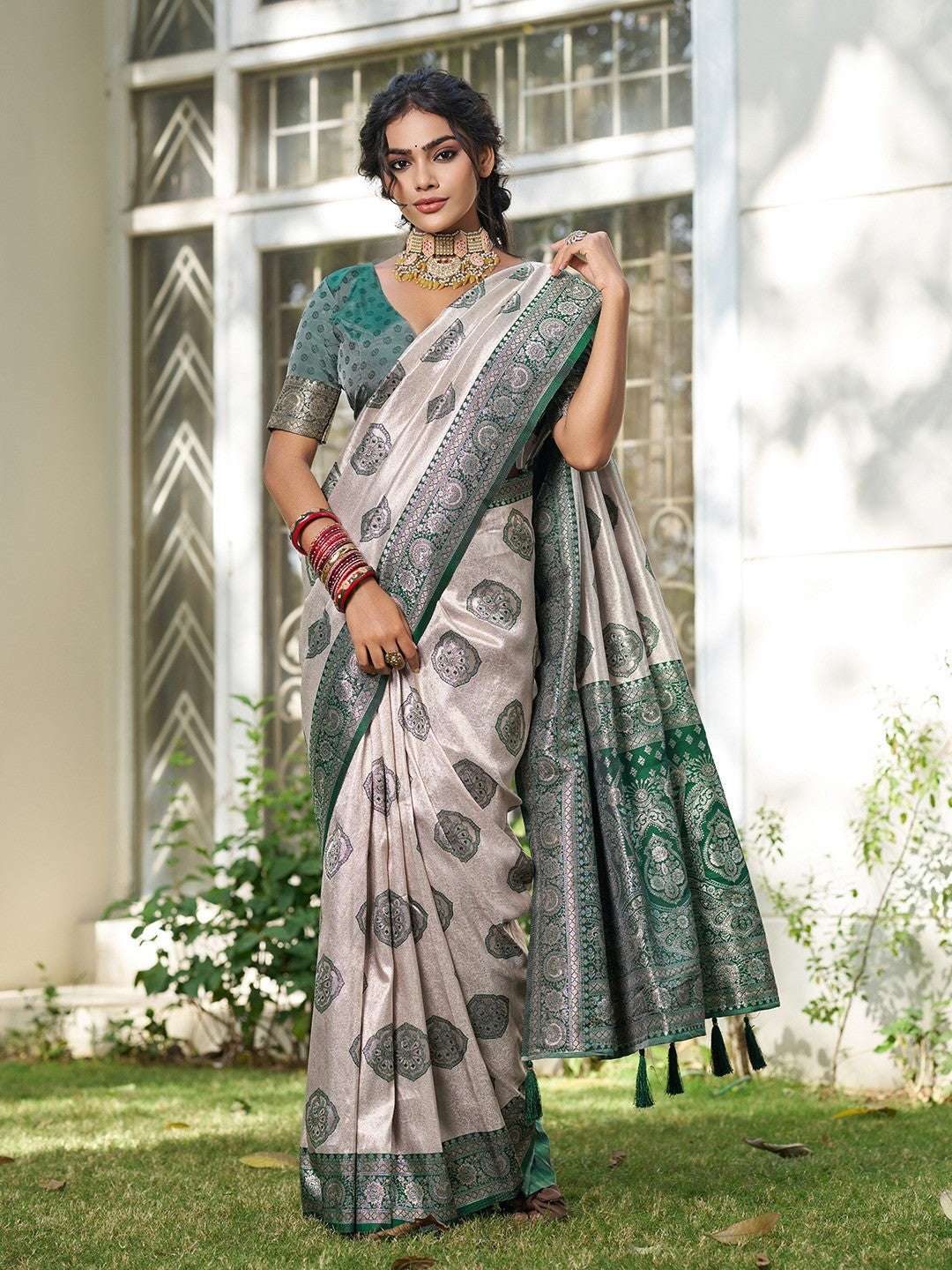 Graceful Cream & Green Floral Weaving Silk Blend Saree Enhanced With Designer Tassel Pallu - Image 5