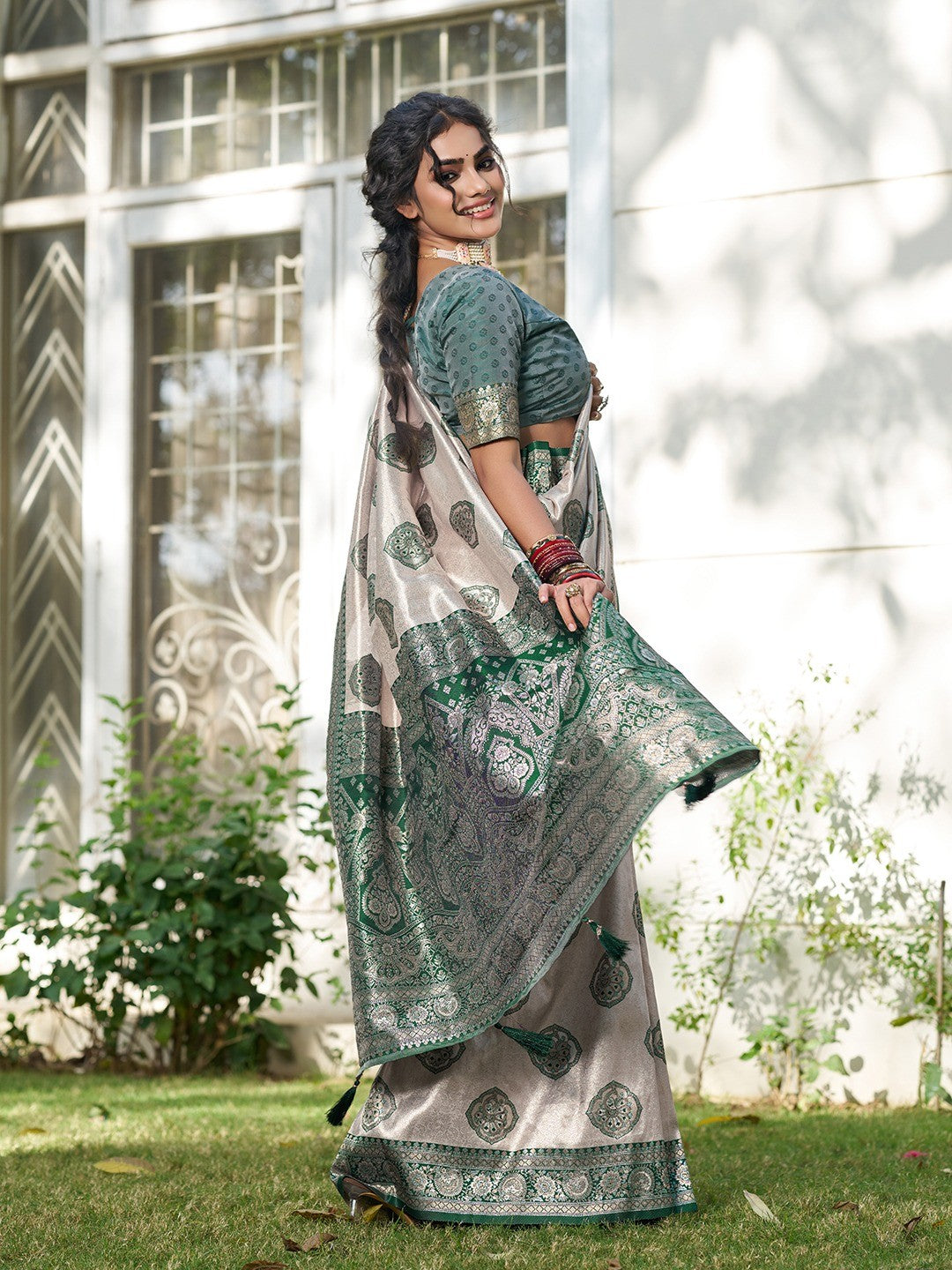 Graceful Cream & Green Floral Weaving Silk Blend Saree Enhanced With Designer Tassel Pallu - Image 3