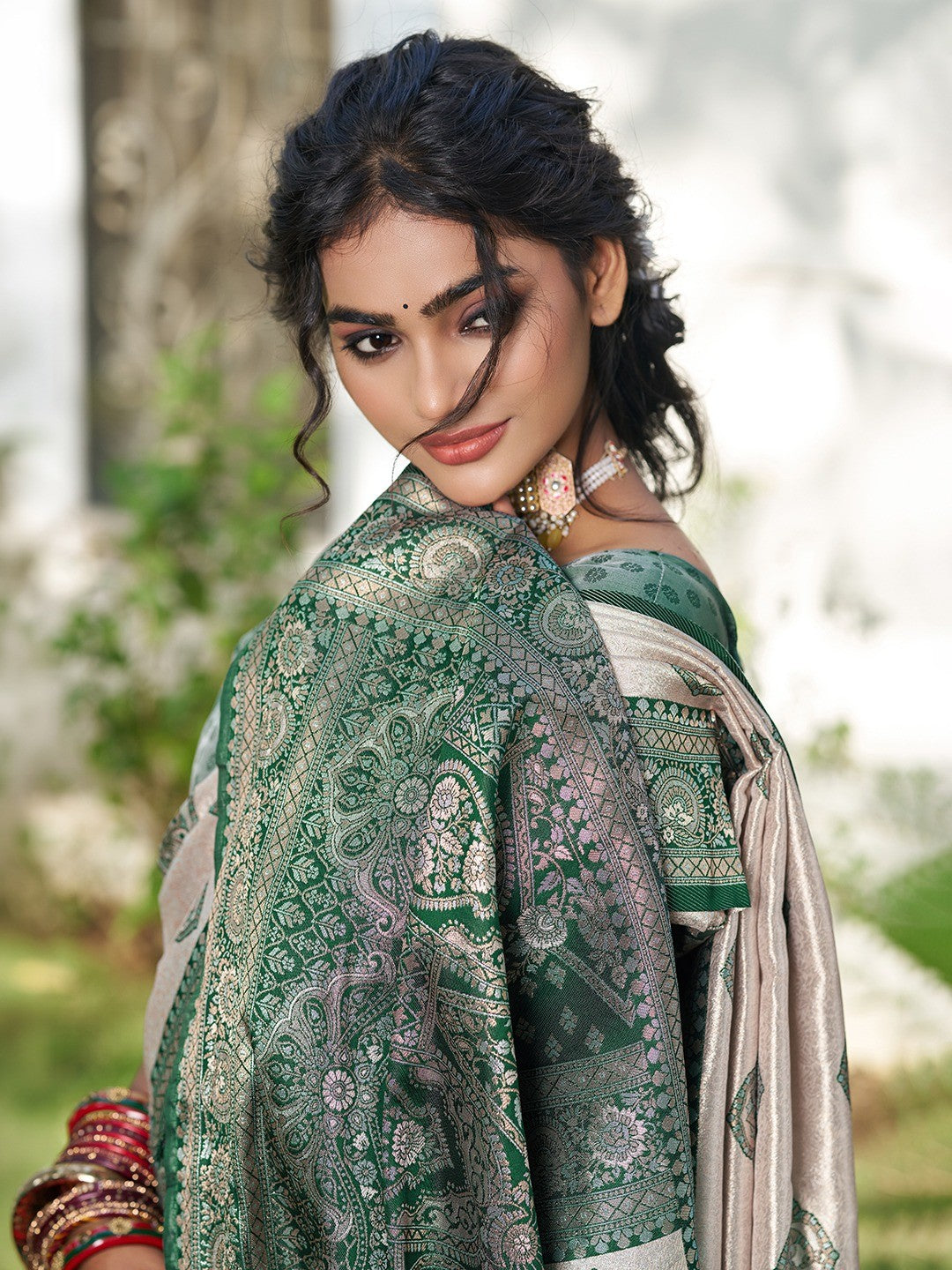Graceful Cream & Green Floral Weaving Silk Blend Saree Enhanced With Designer Tassel Pallu - Image 2