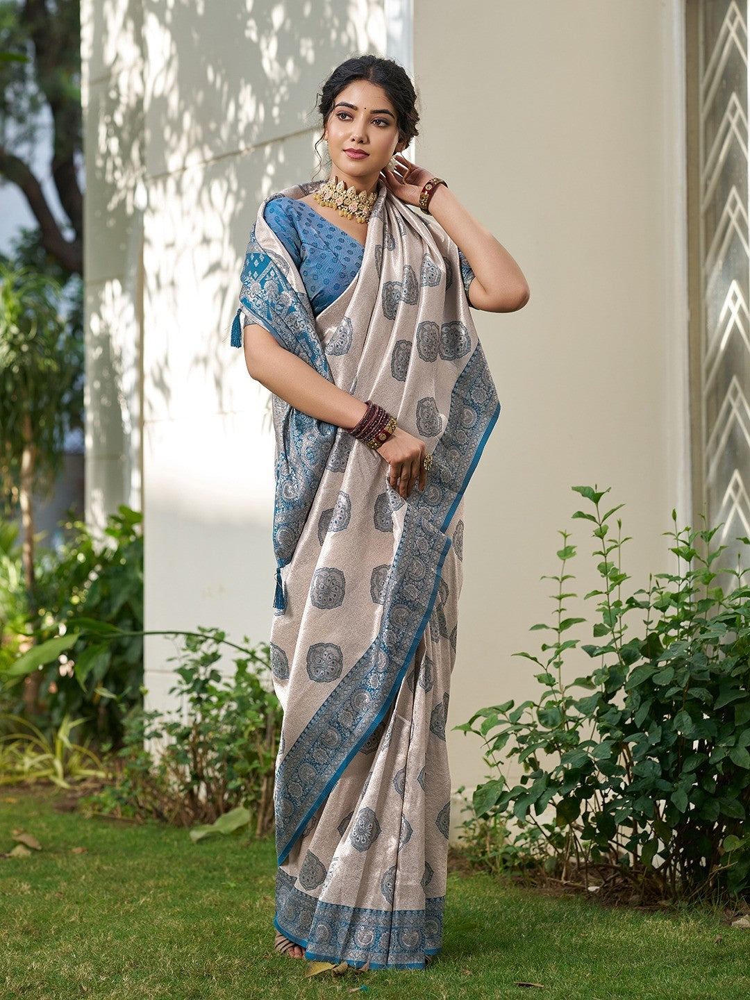 Graceful Cream & Blue Floral Weaving Silk Blend Saree Enhanced With Designer Tassel Pallu - Image 6