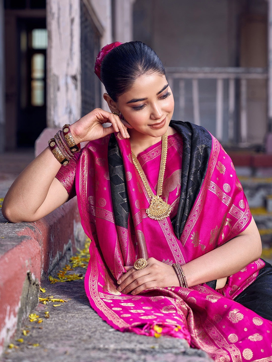 Premium Black Geometric & Animal Motif Weaving Saree With Decorative Tassel Pallu - Image 5