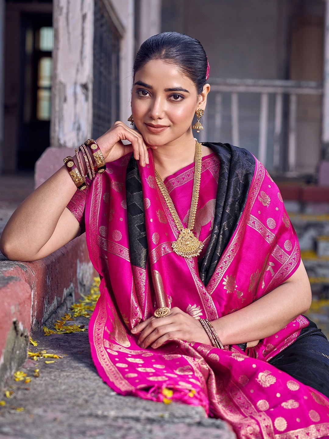 Premium Black Geometric & Animal Motif Weaving Saree With Decorative Tassel Pallu - Image 2
