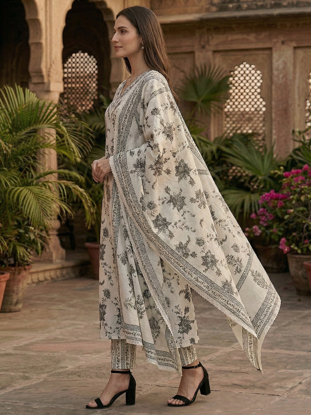 Offwhite & Grey Floral Printed Cotton Blend Salwar Suit with Dupatta - Image 4