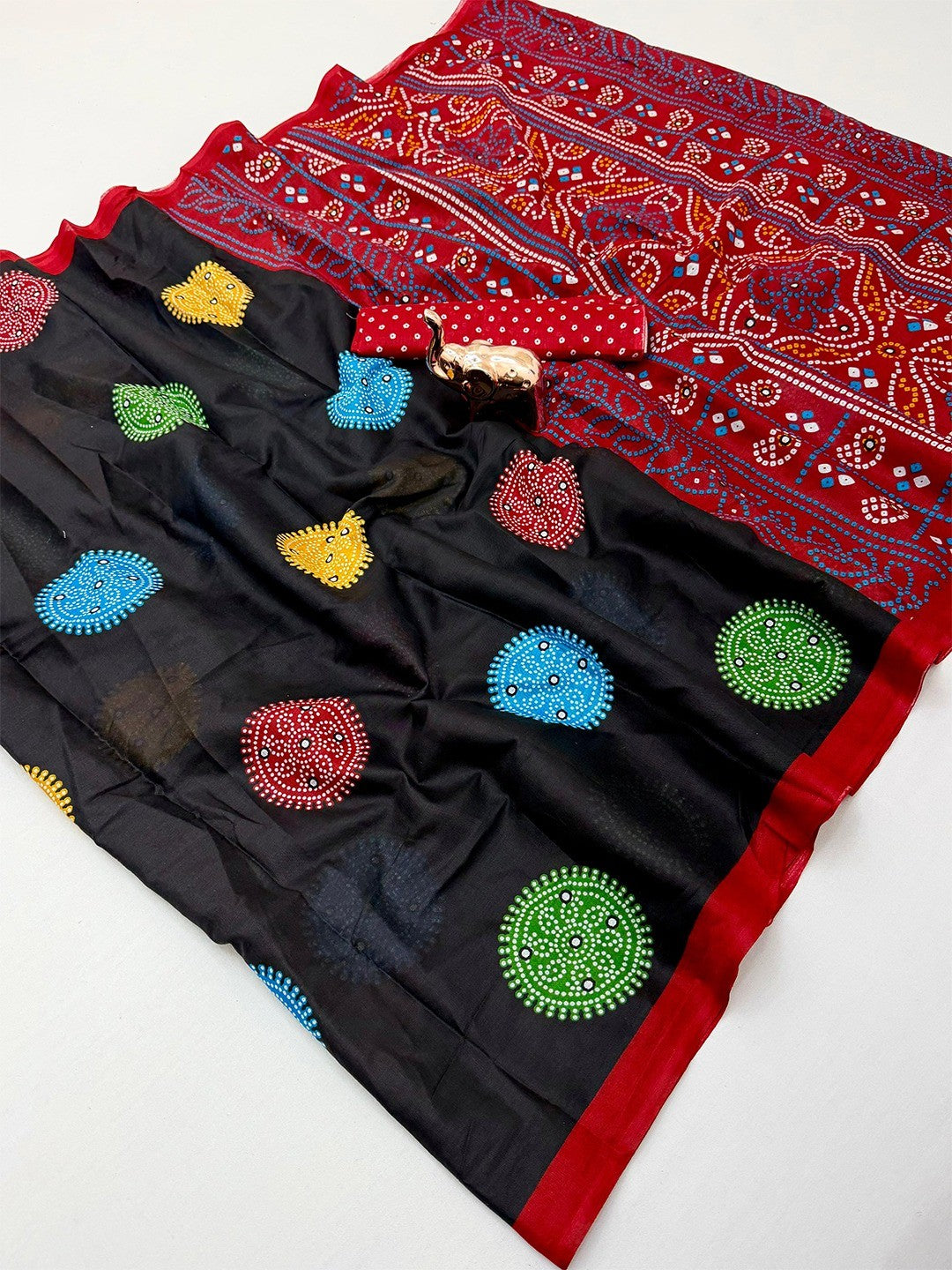 Elegant Black Geometric Printed Mulmul Cotton Saree With Bandhani Inspired Pallu Work - Image 2