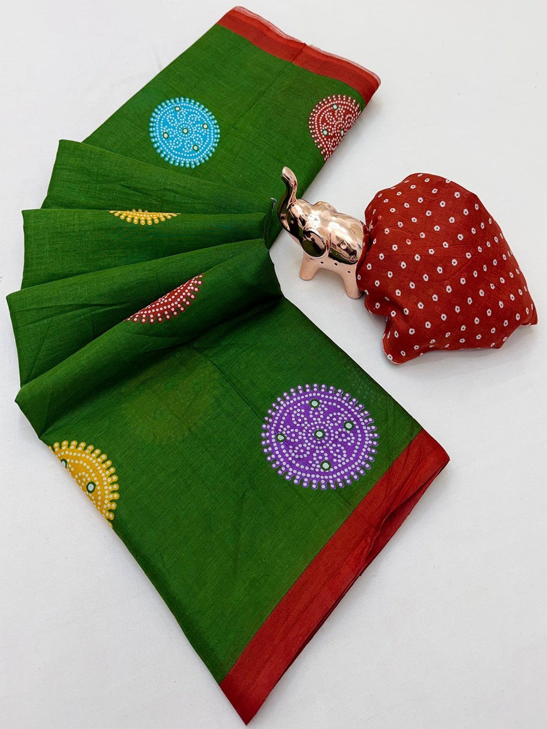 Elegant Green Geometric Printed Mulmul Cotton Saree With Bandhani Inspired Pallu Work - Image 3