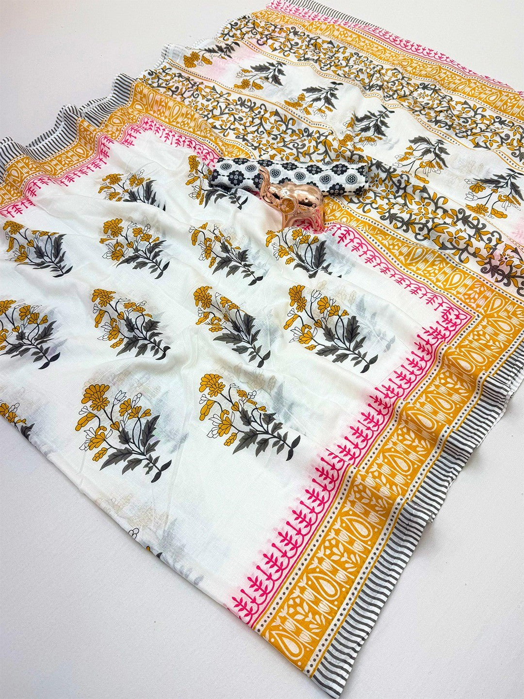 Classic White Blossom Floral Print Mulmul Cotton Saree with Artistic Work - Image 2