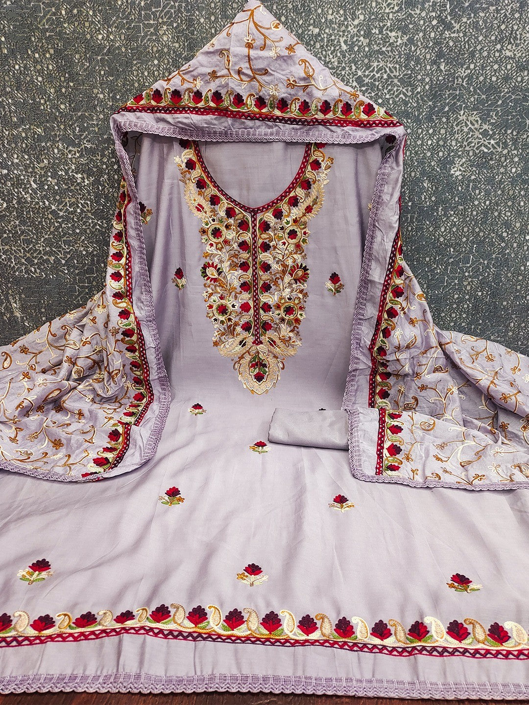 Ethnic Lavender Roman Art Silk Dress Material Highlighted With Floral & Paisley Thread Embroidery - Image 4