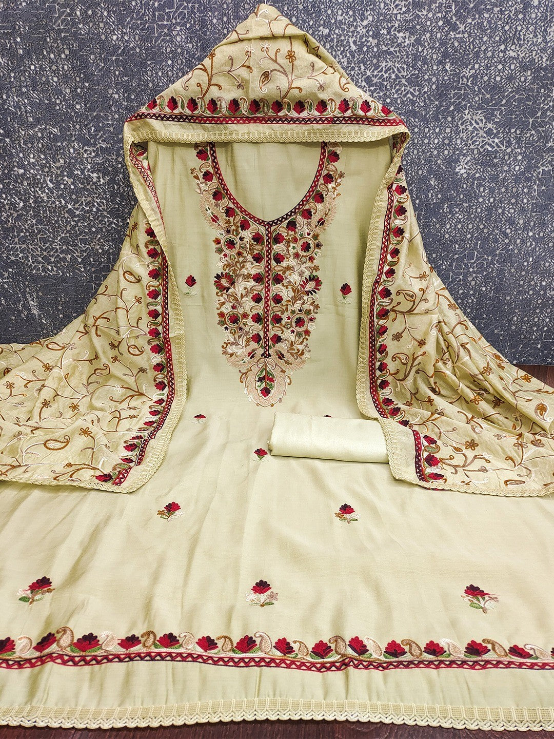 Ethnic Pista Green Roman Art Silk Dress Material Highlighted With Floral & Paisley Thread Embroidery - Image 4