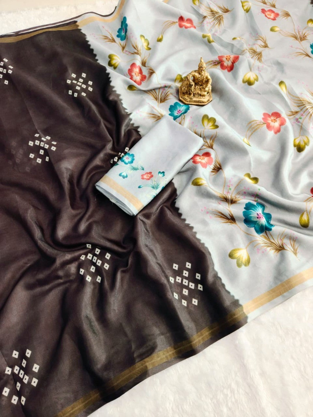Elegant Brown Mulmul Cotton Saree with Floral and Bandhani Print - Image 2