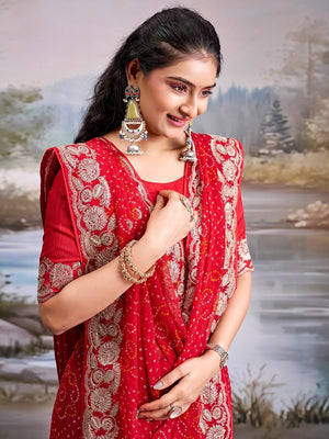 Graceful Red Bandhani Print Georgette Saree Highlighted With Floral Embroidery Work Border - Image 2