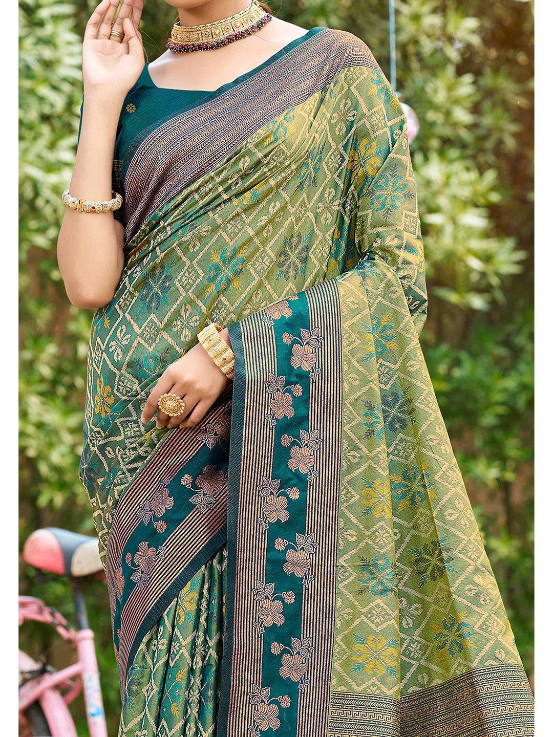 Ethnic Teal Green Floral & Geometric Zari Weaving Silk Blend Saree With Tassels Pallu - Image 3