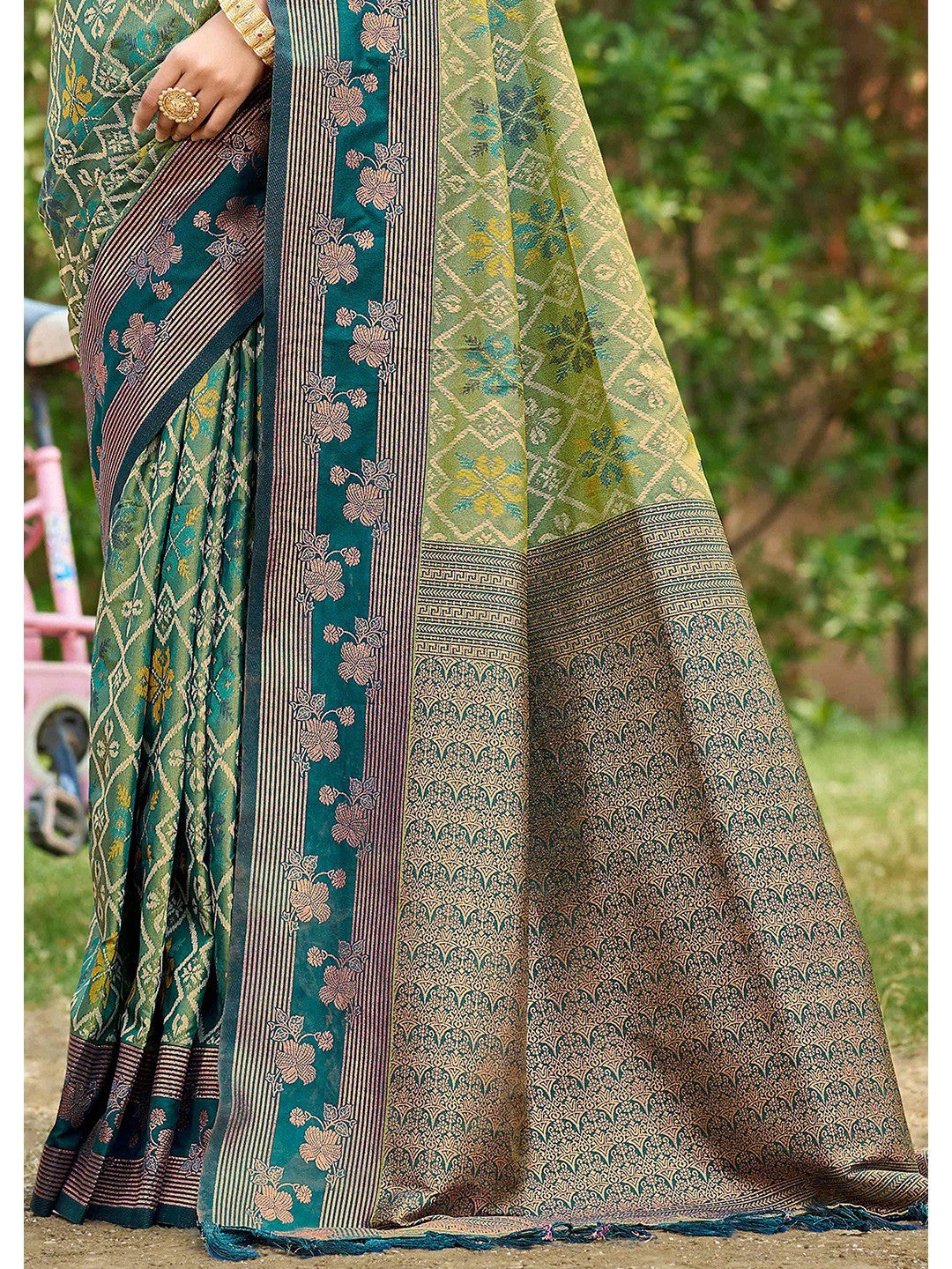 Ethnic Teal Green Floral & Geometric Zari Weaving Silk Blend Saree With Tassels Pallu - Image 2